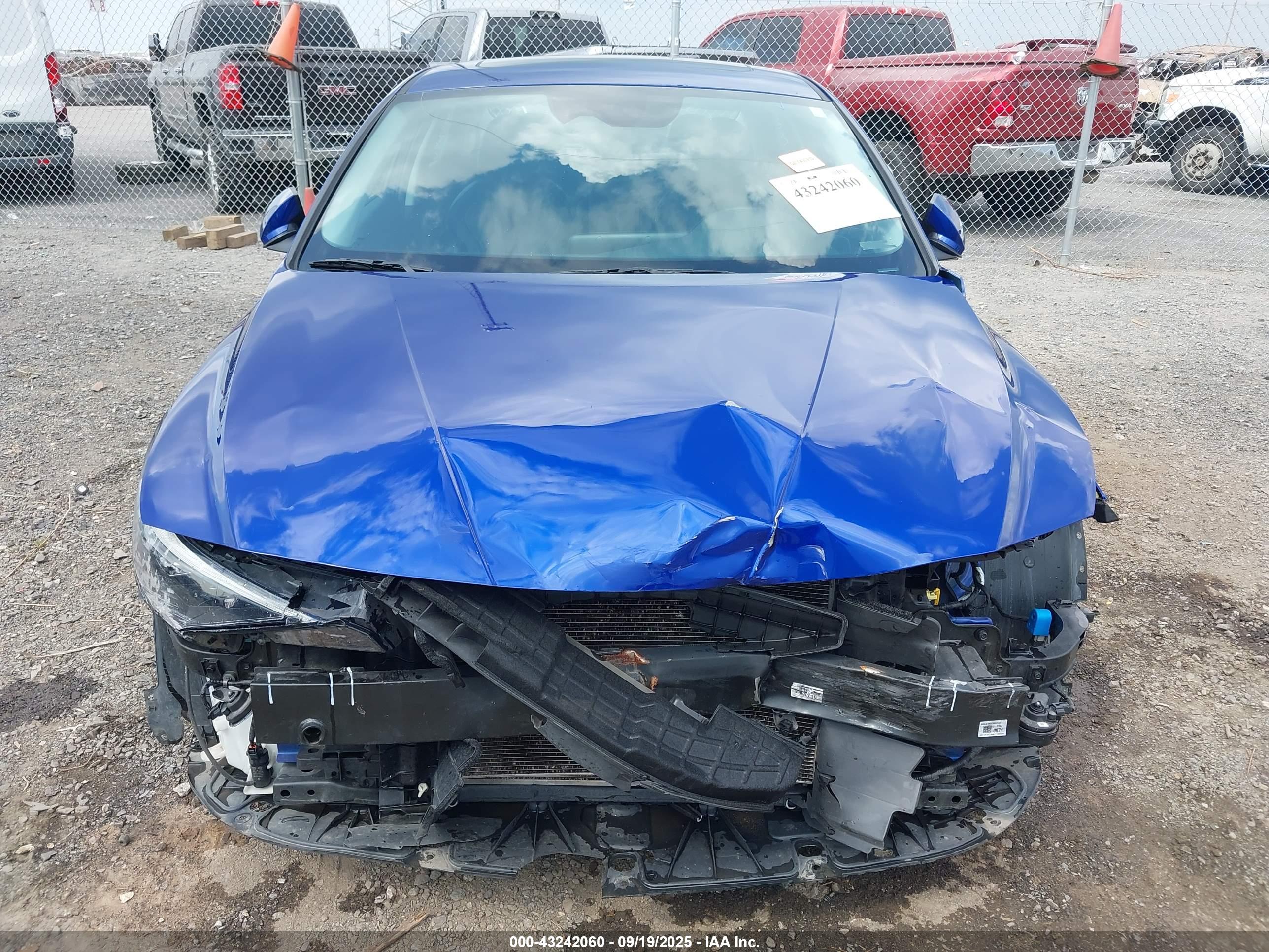 HYUNDAI ELANTRA image 6