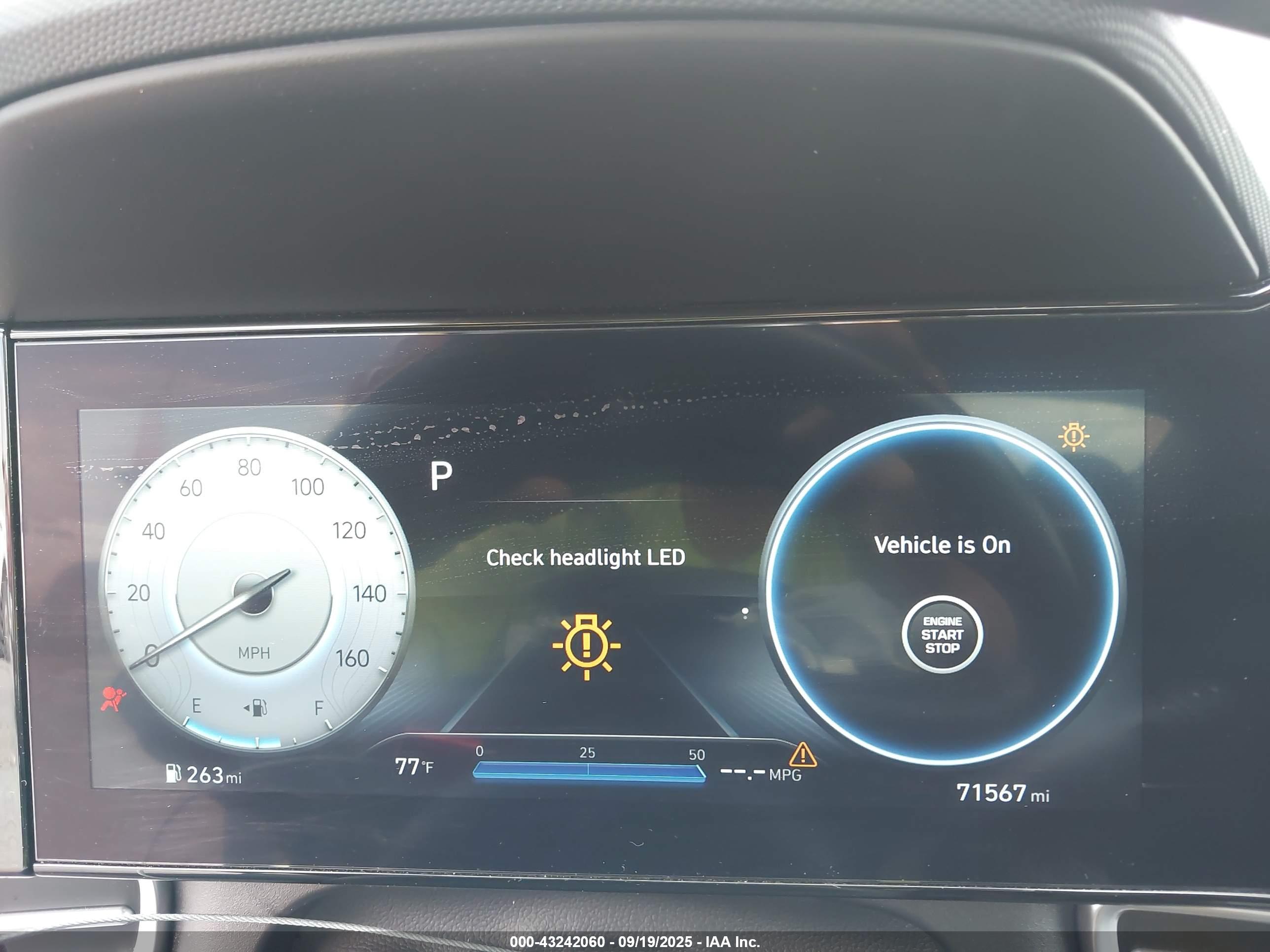 HYUNDAI ELANTRA image 7