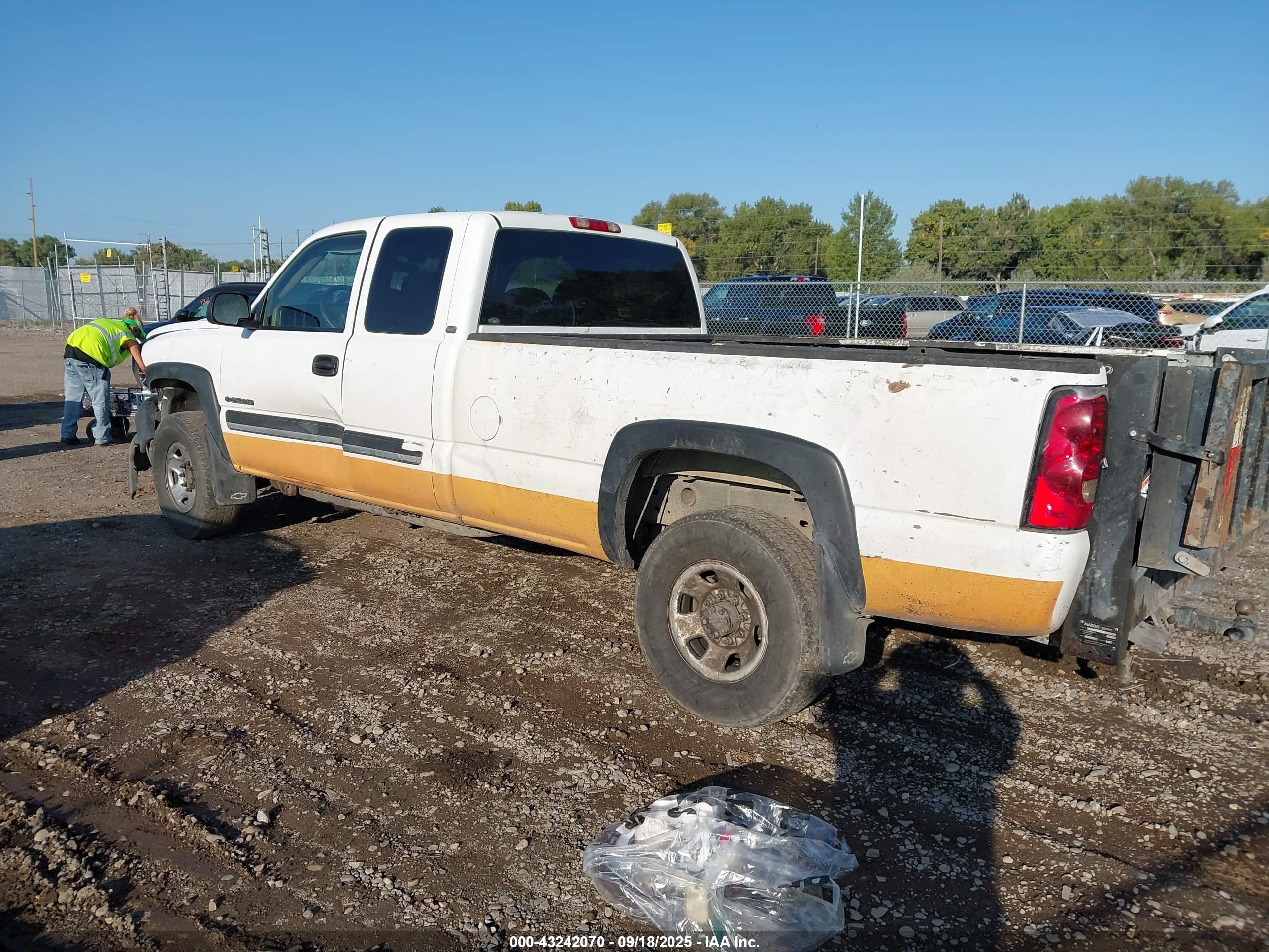 CHEVROLET SILVERADO image 3