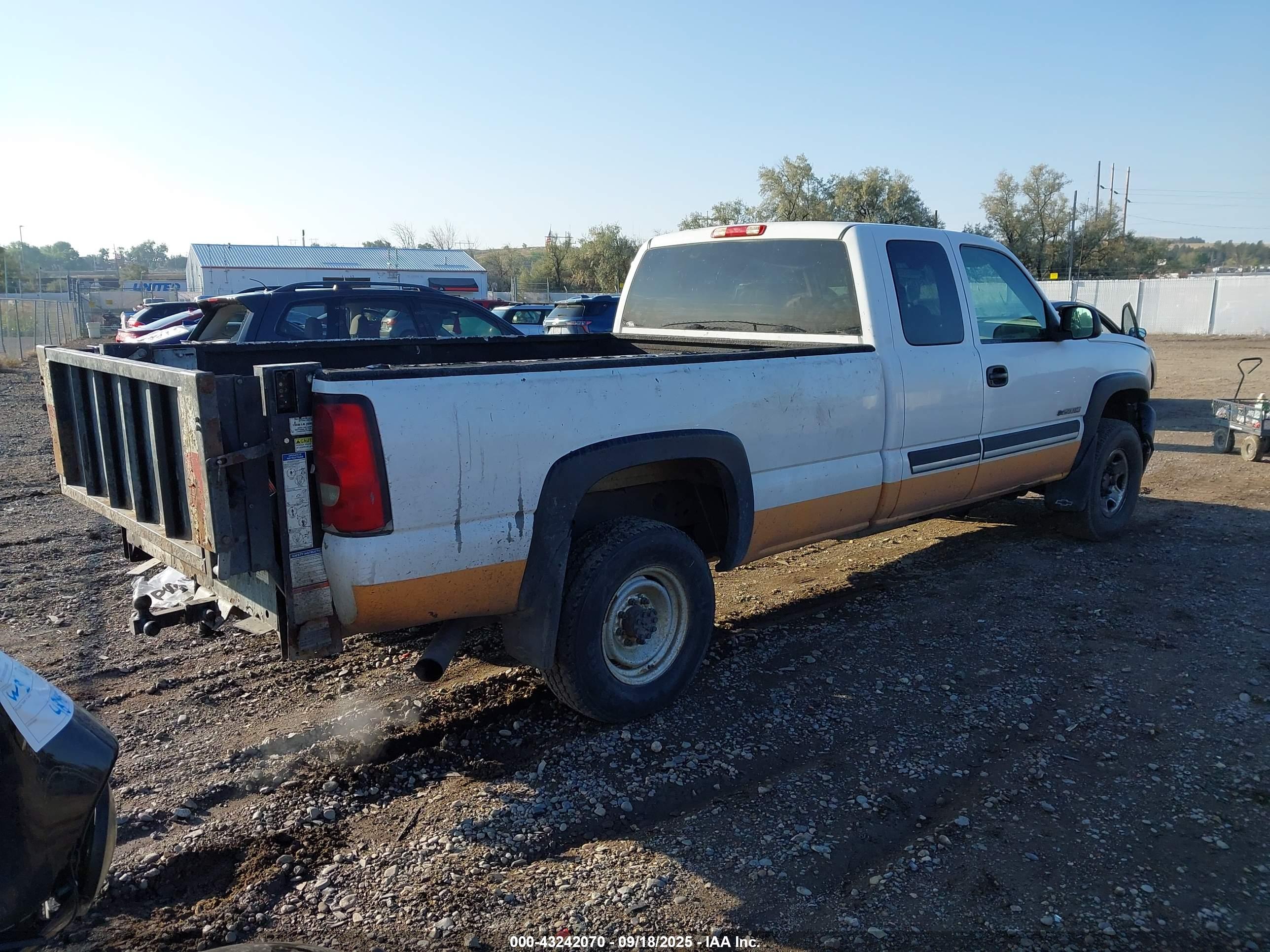 CHEVROLET SILVERADO image 4