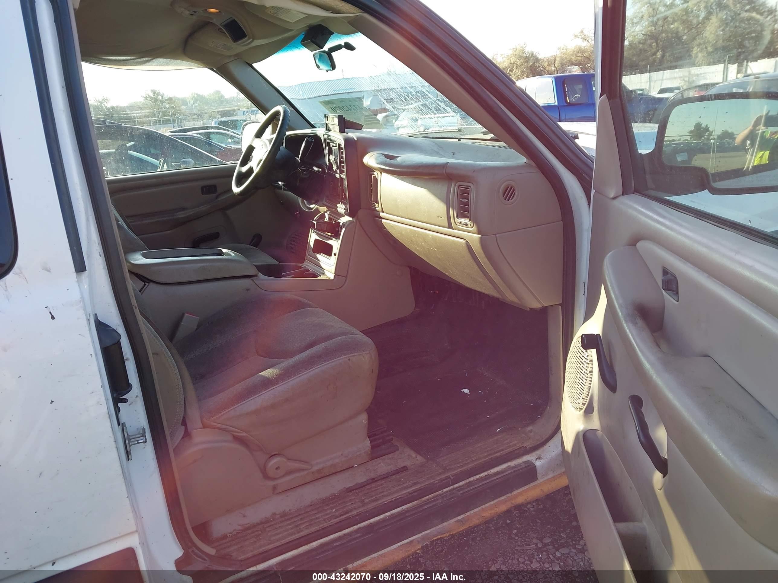 CHEVROLET SILVERADO image 5