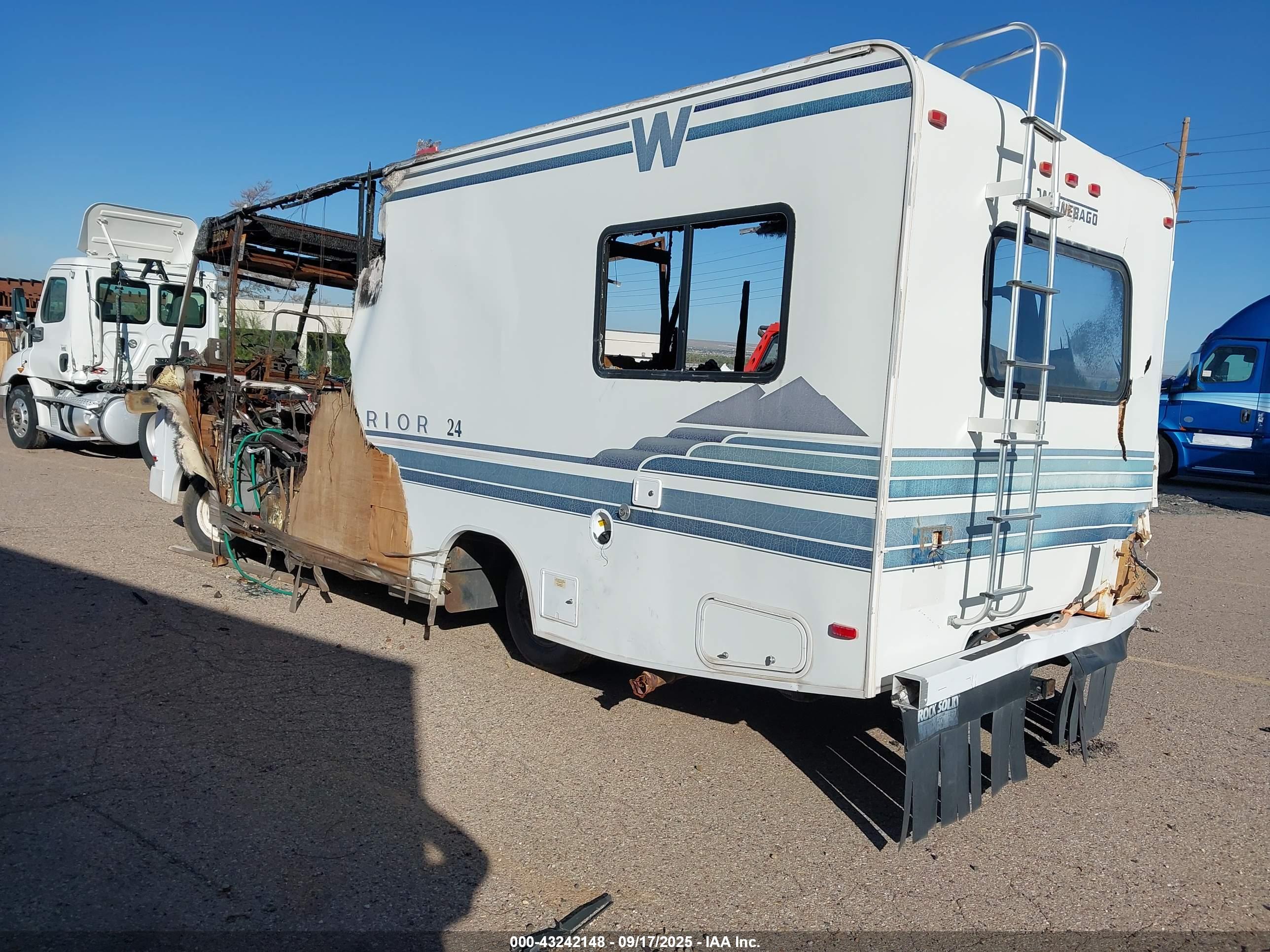 CHEVROLET P30 image 3