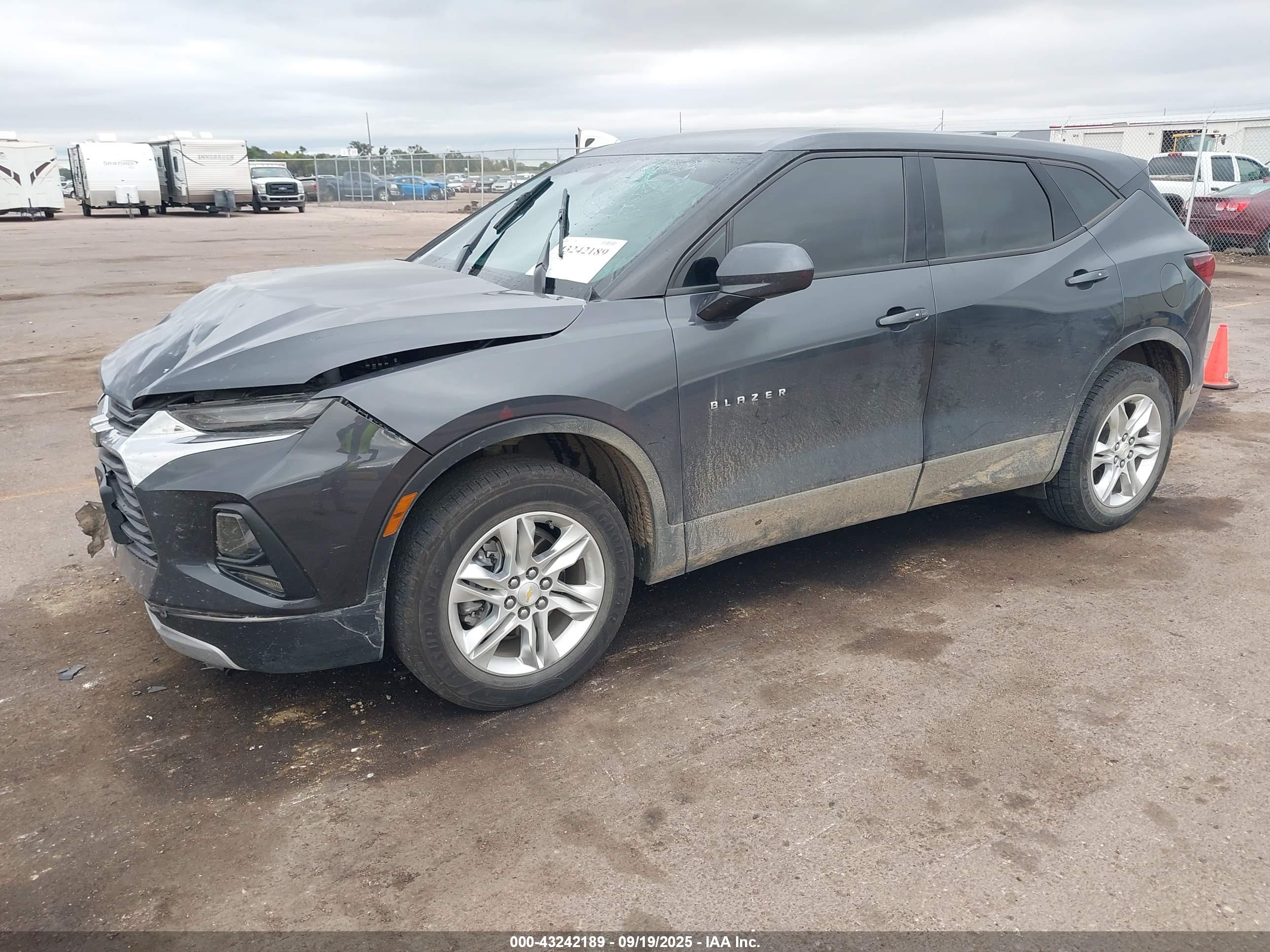 CHEVROLET BLAZER image 2