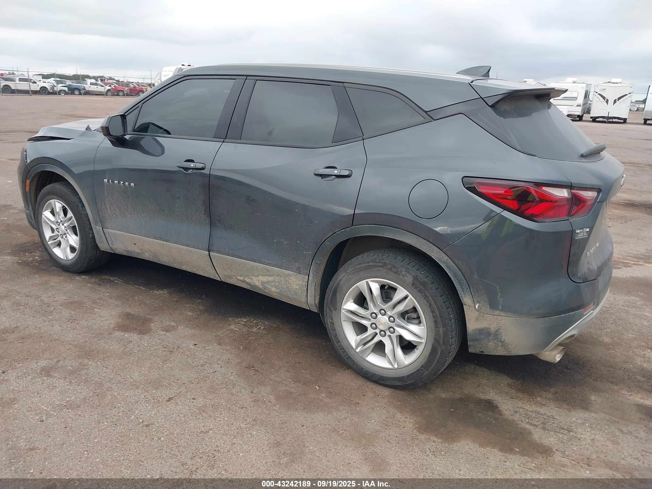 CHEVROLET BLAZER image 3