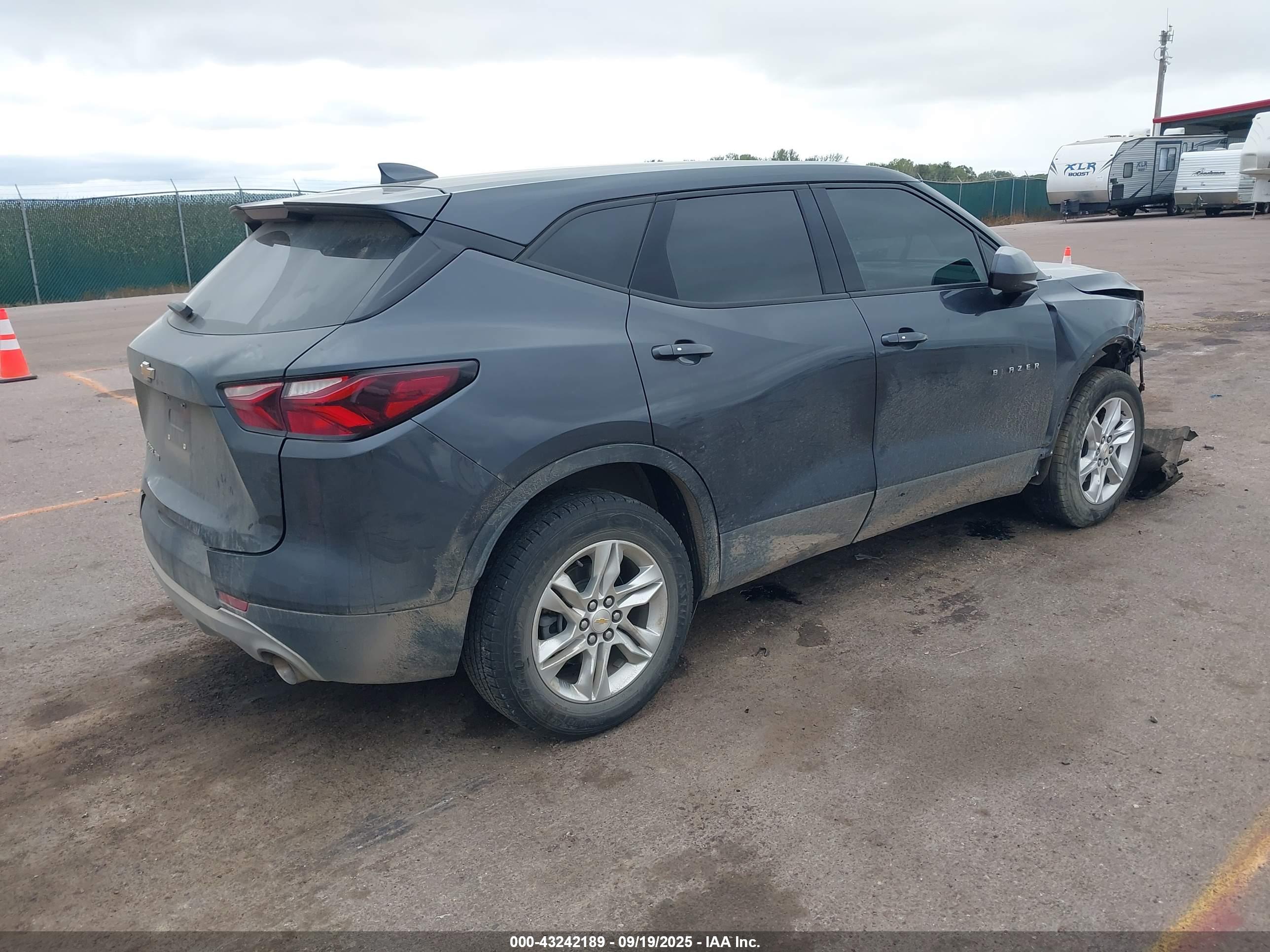 CHEVROLET BLAZER image 4