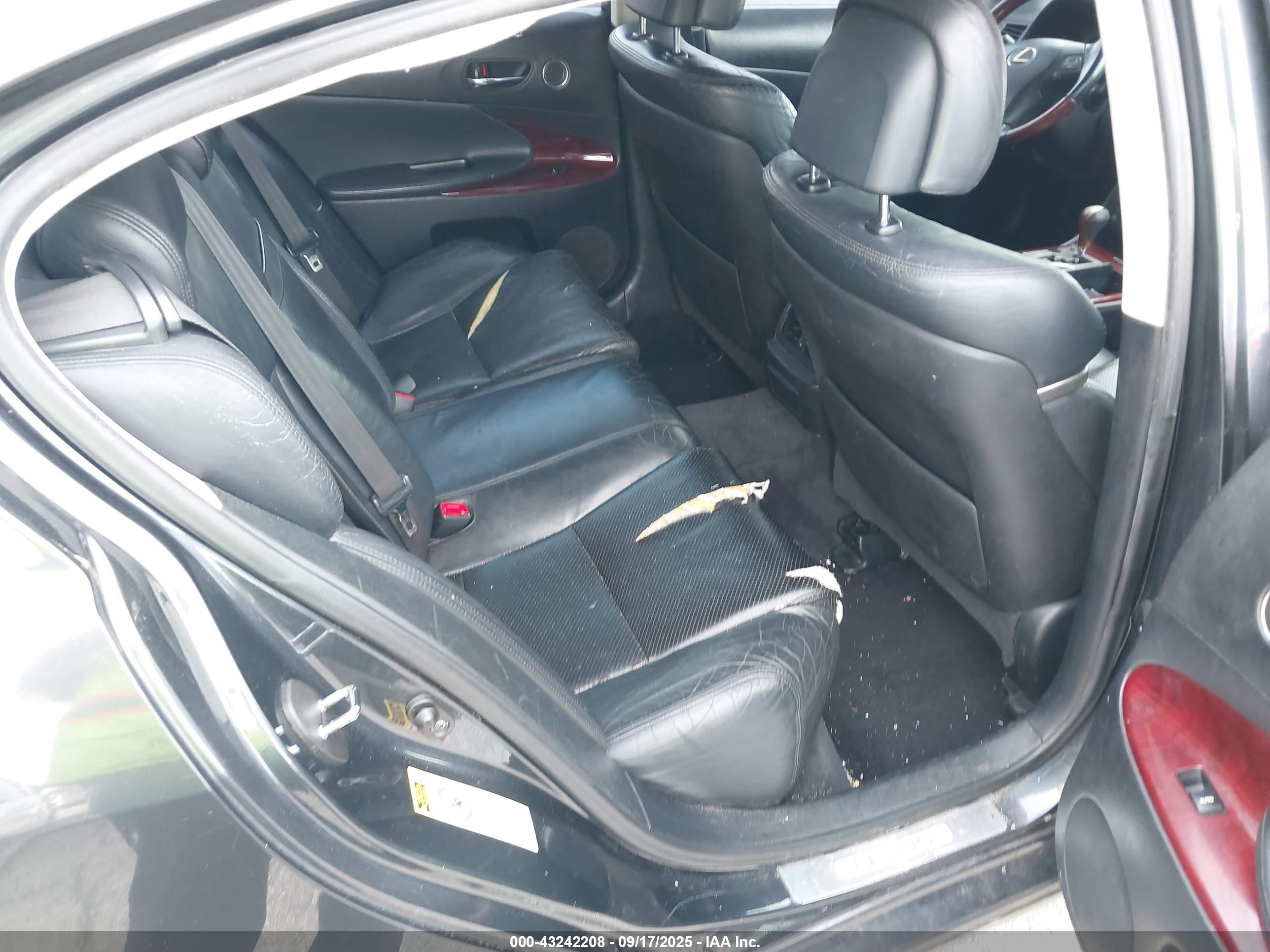 LEXUS GS image 8