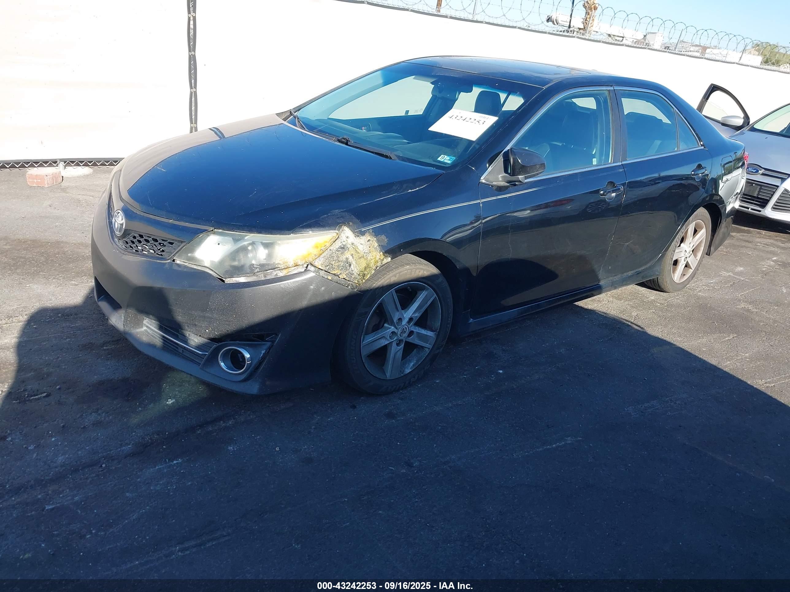 TOYOTA CAMRY image 2