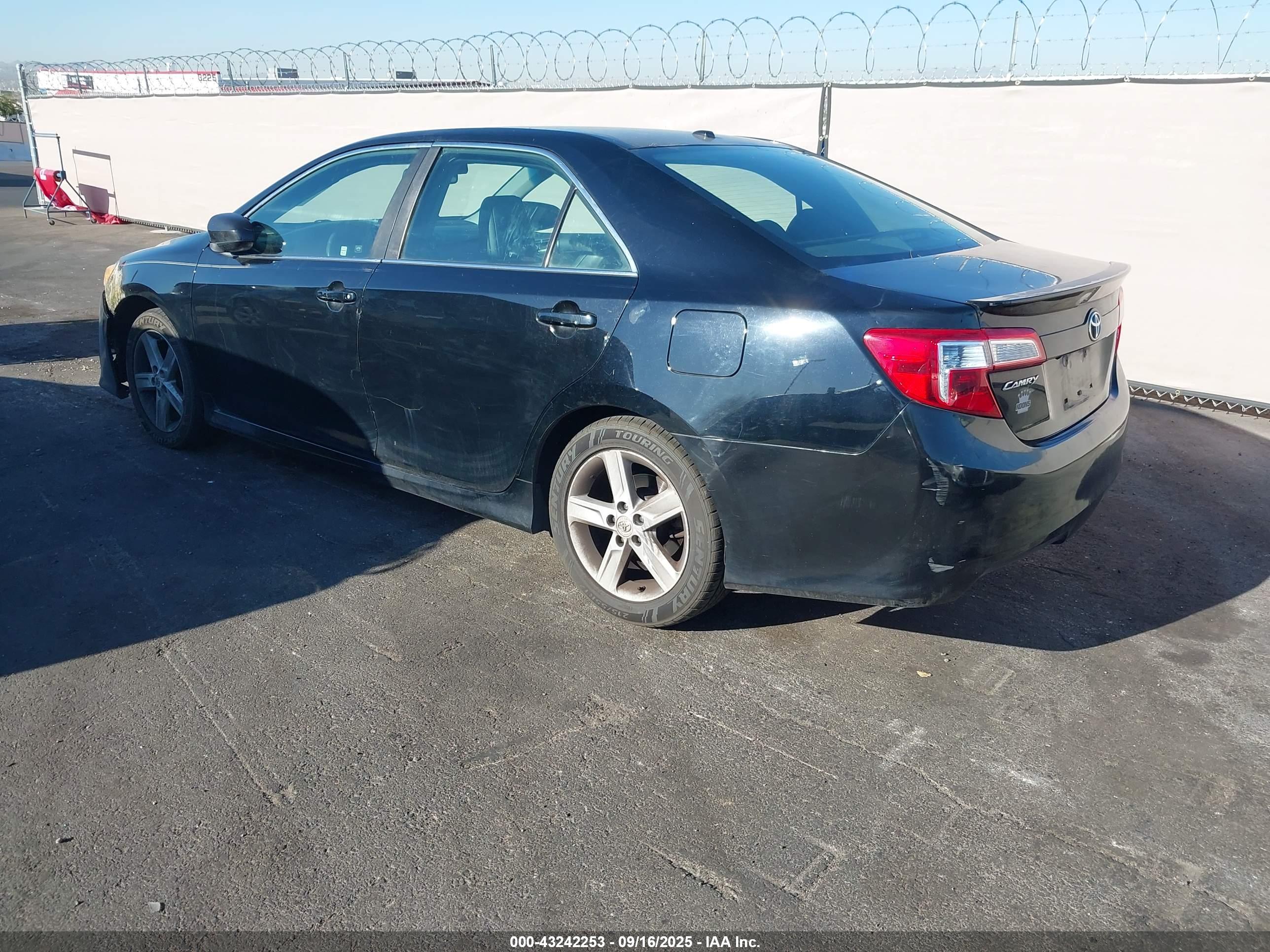 TOYOTA CAMRY image 3