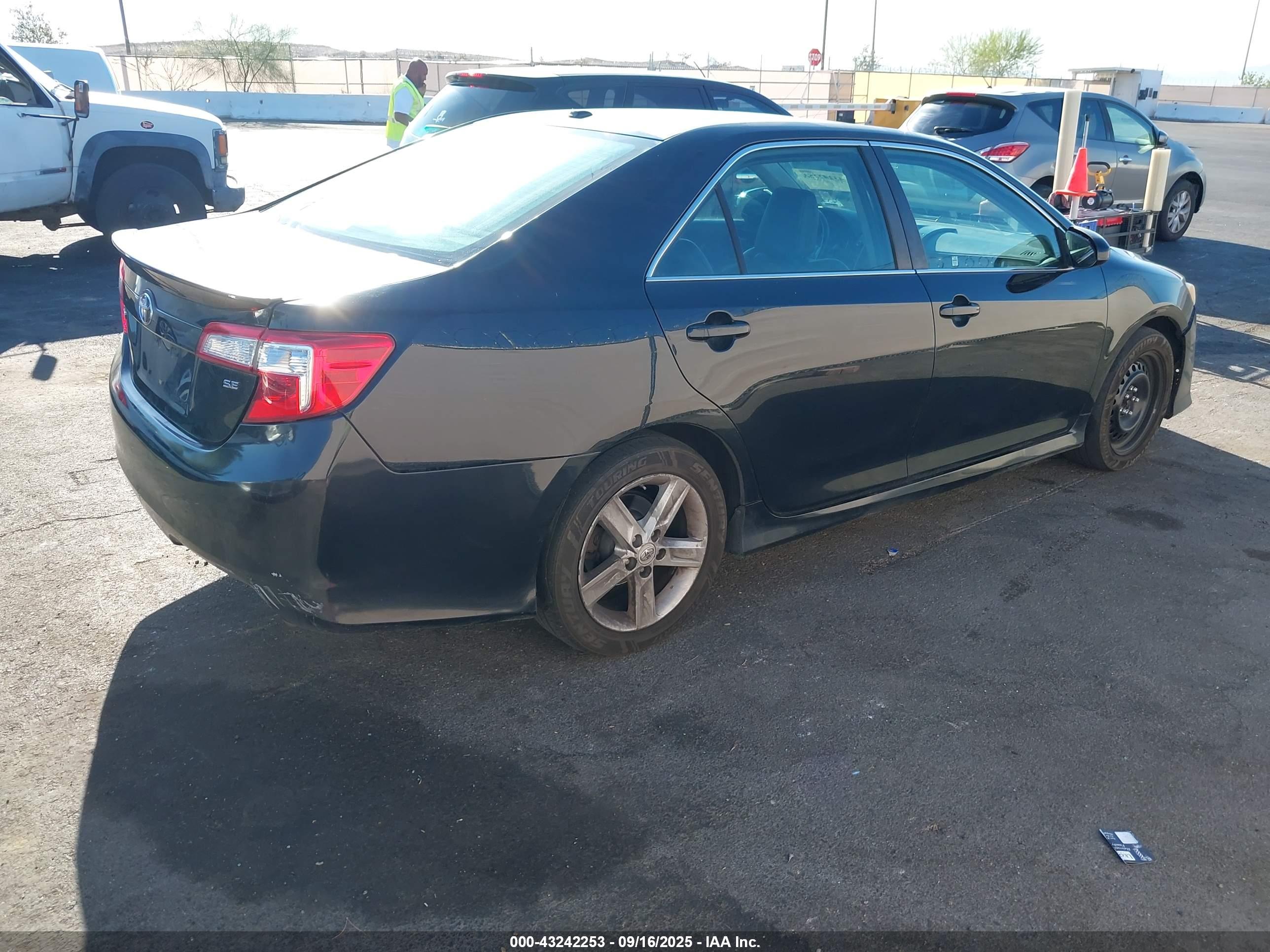 TOYOTA CAMRY image 4