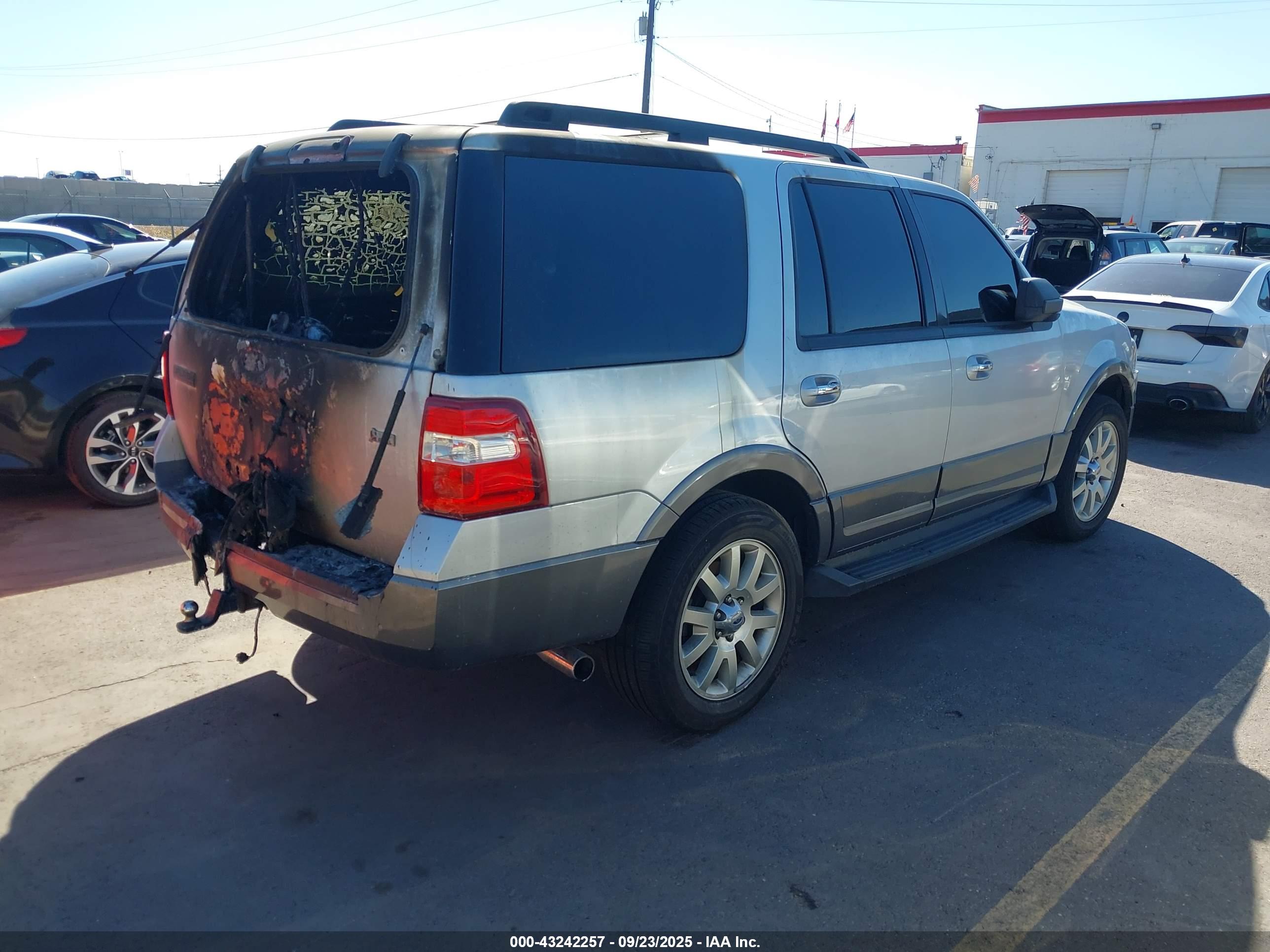 FORD EXPEDITION image 4
