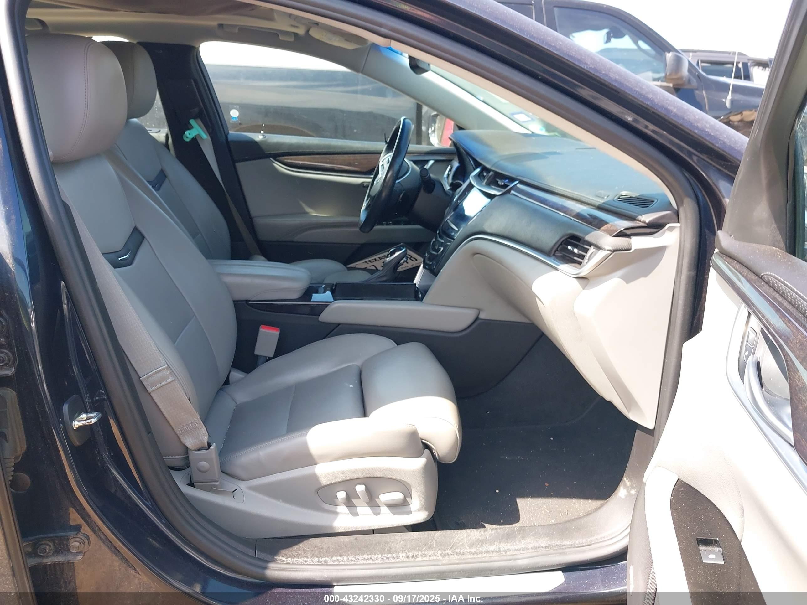 CADILLAC XTS image 5