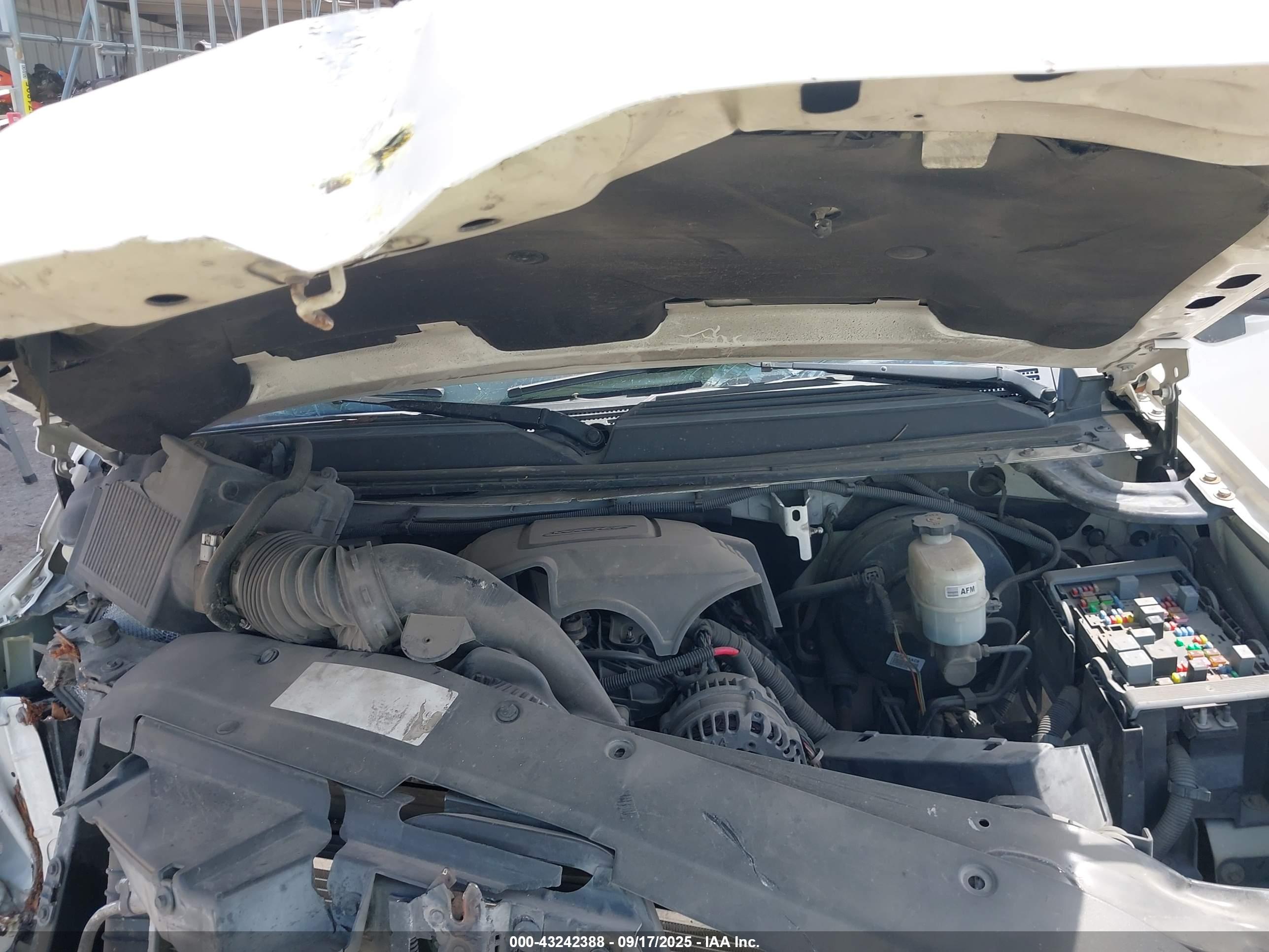 CHEVROLET SUBURBAN image 10
