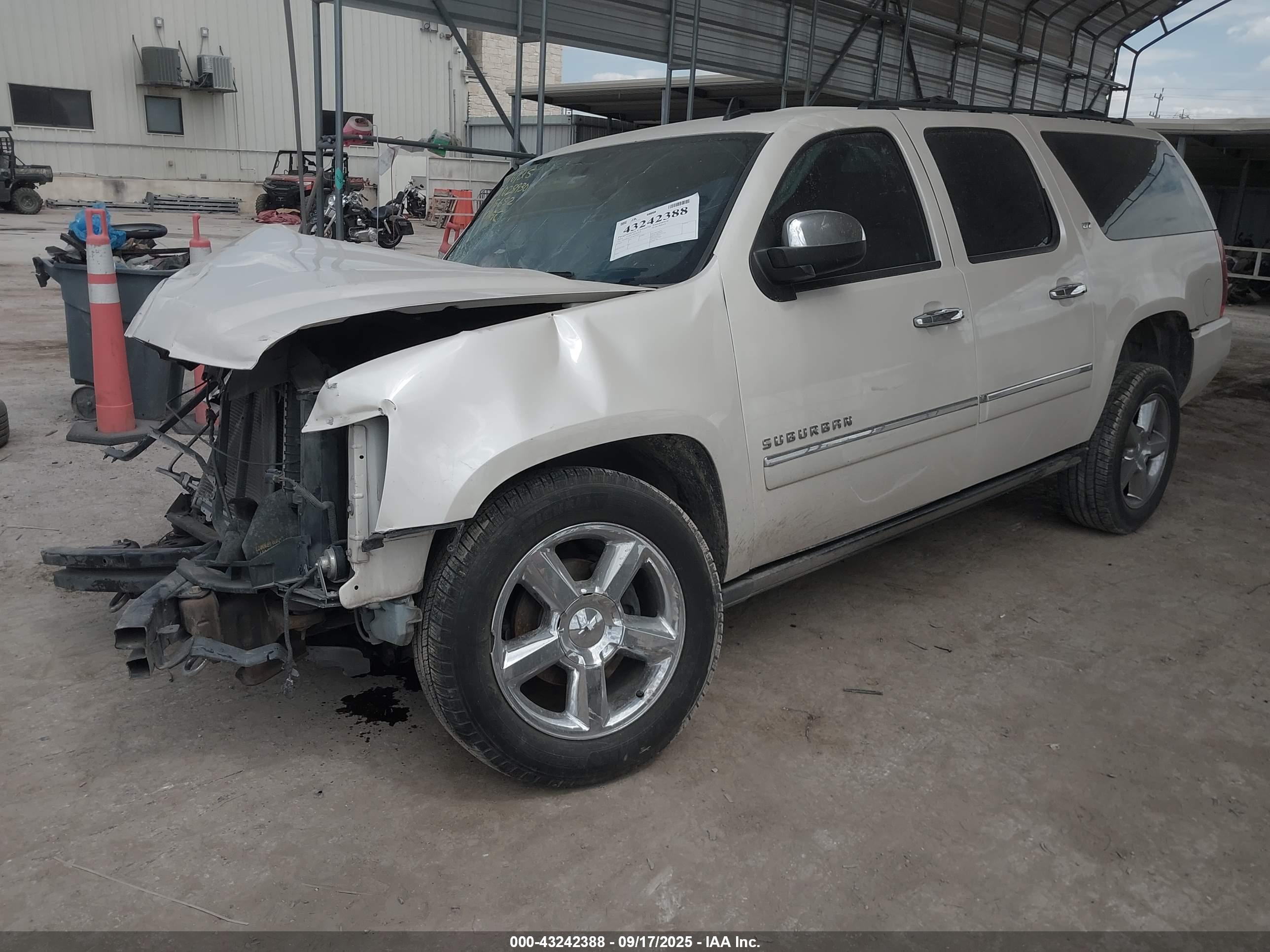 CHEVROLET SUBURBAN image 2