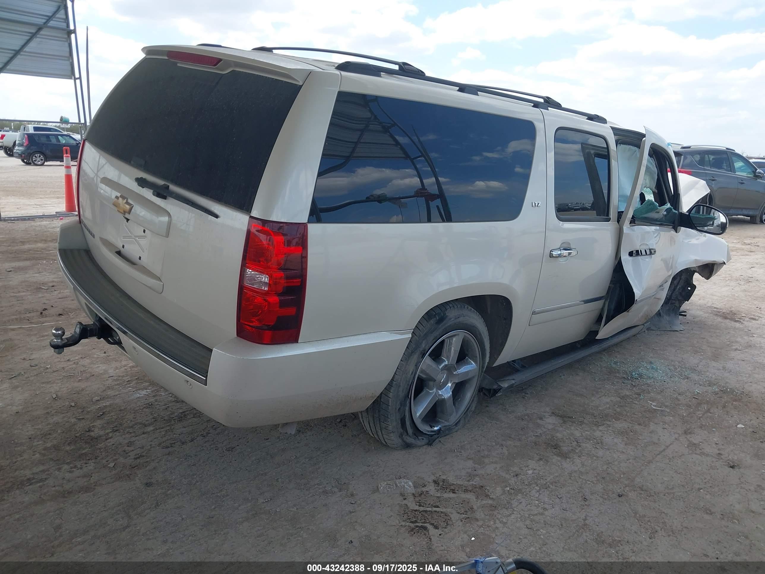 CHEVROLET SUBURBAN image 4