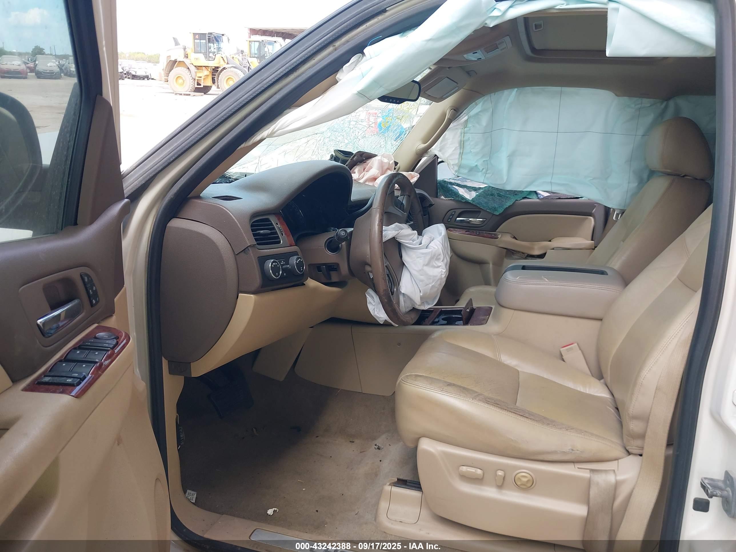 CHEVROLET SUBURBAN image 5
