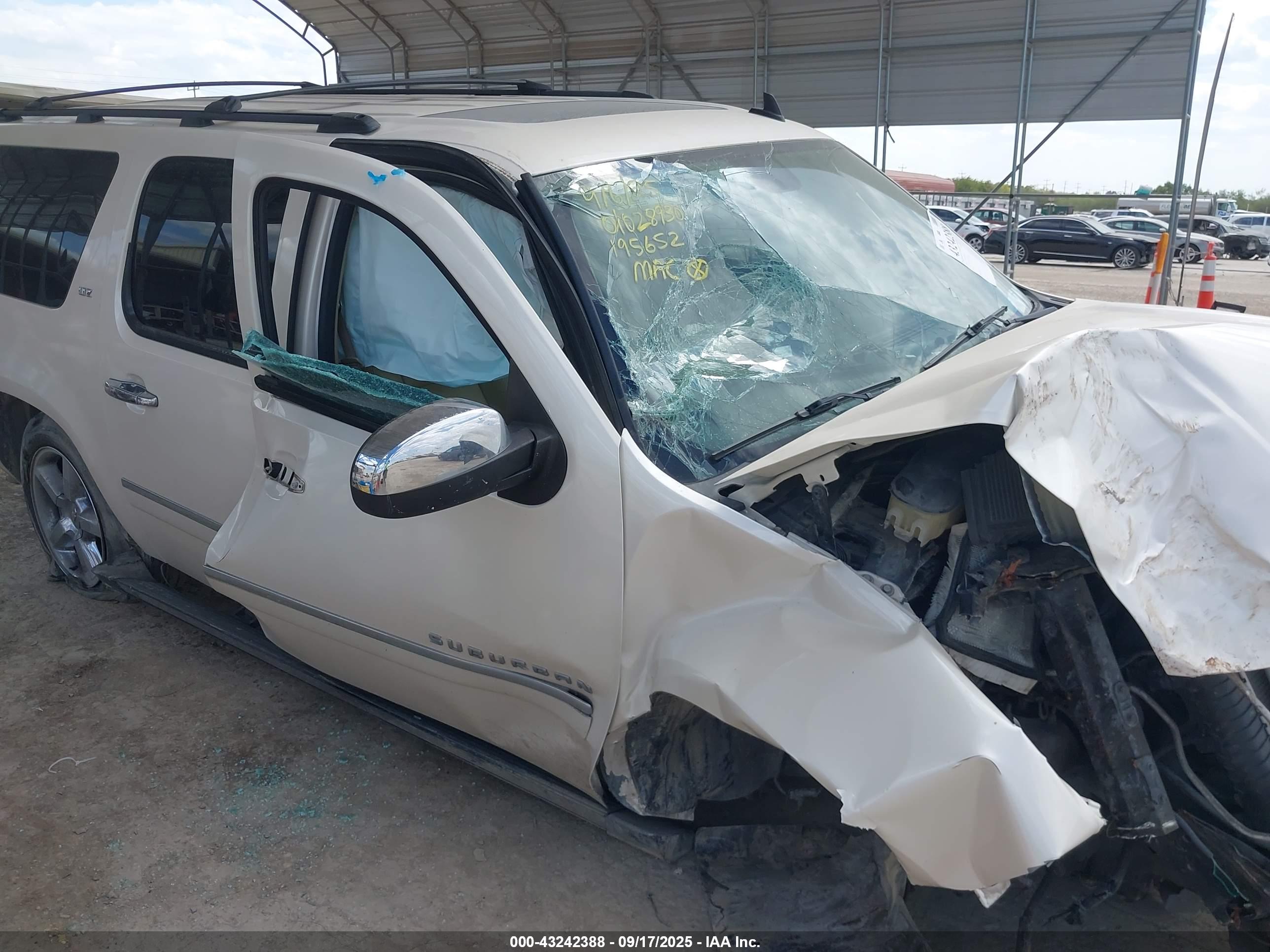 CHEVROLET SUBURBAN image 6