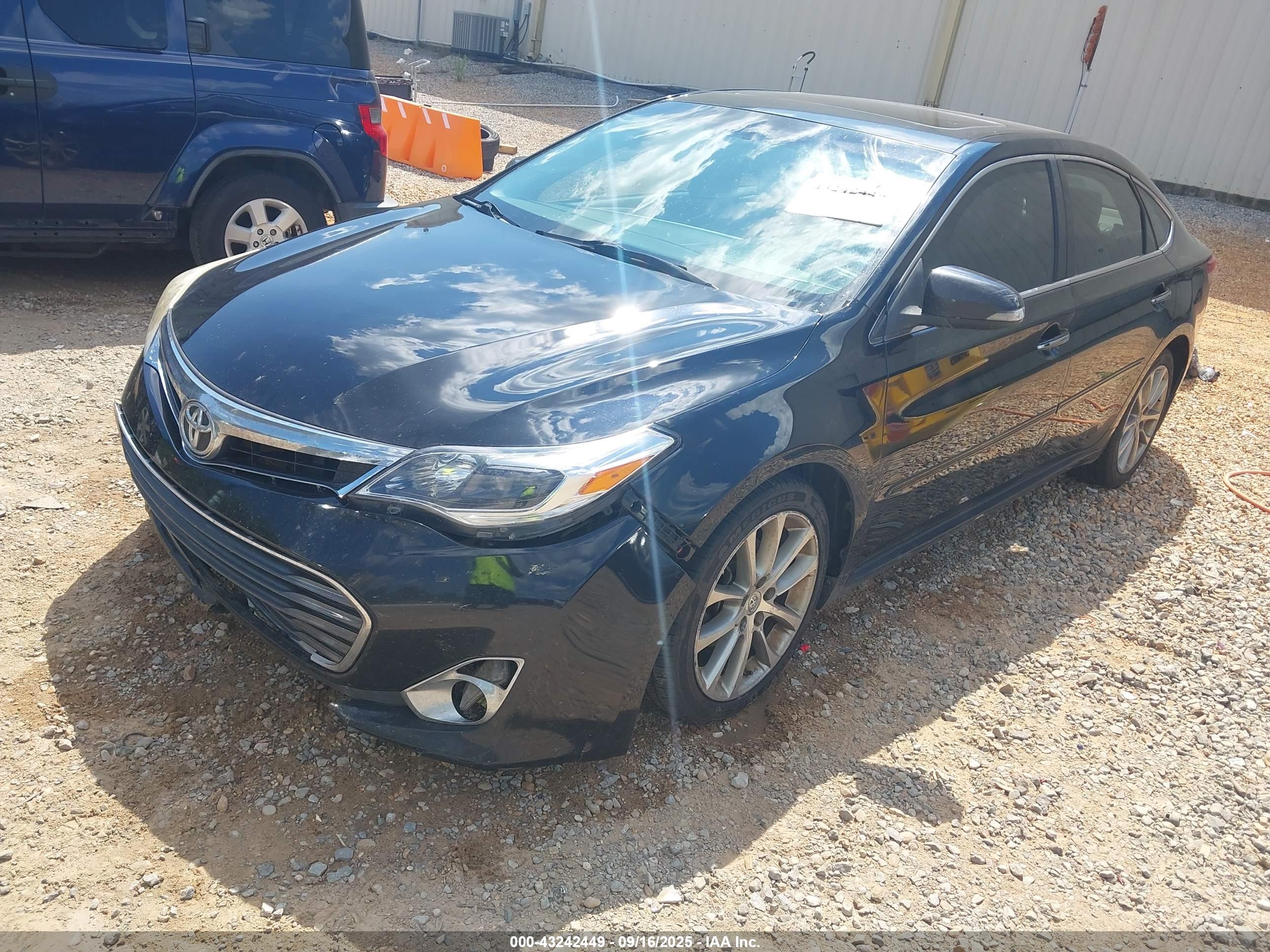 TOYOTA AVALON image 2