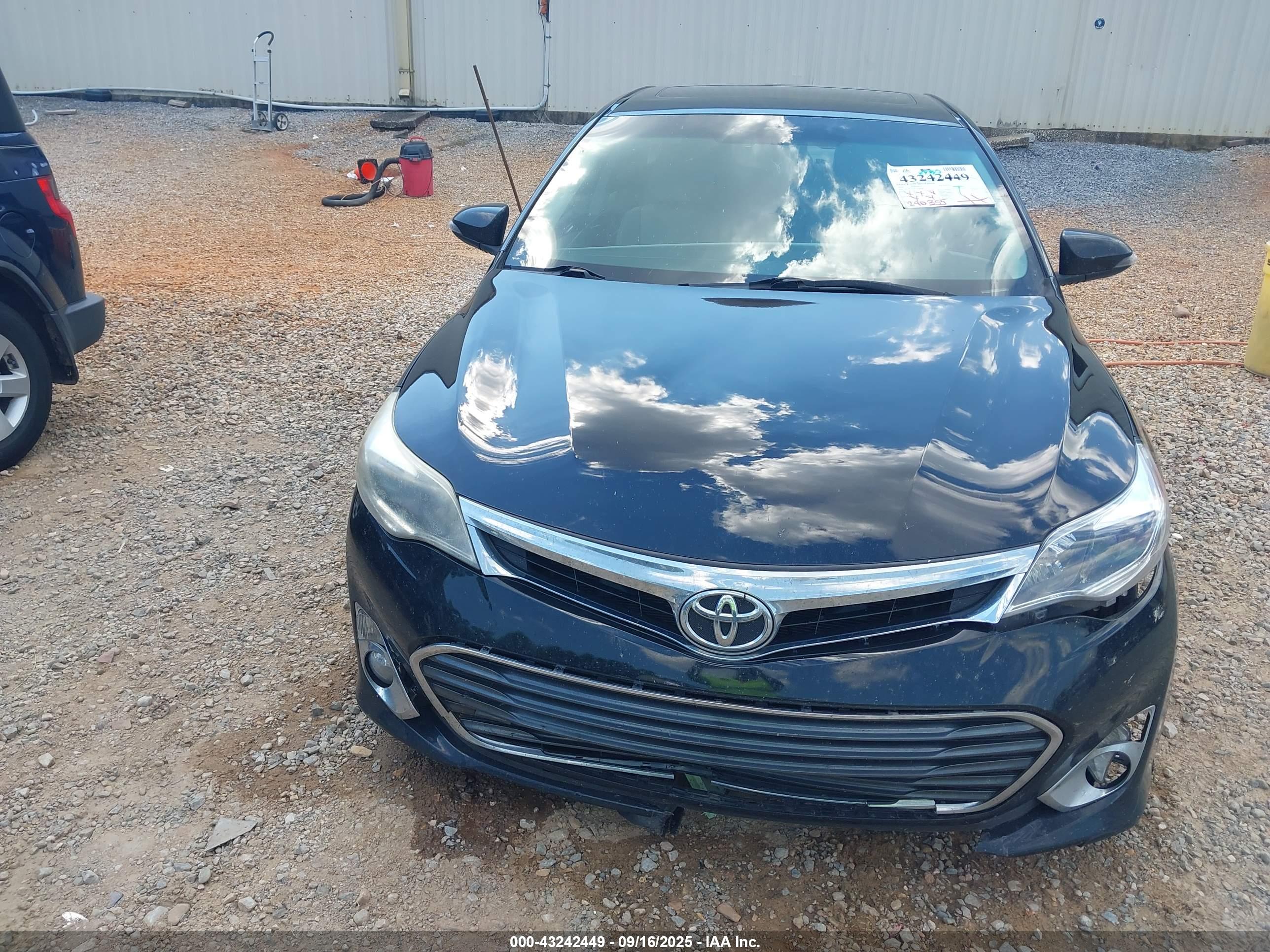 TOYOTA AVALON image 6
