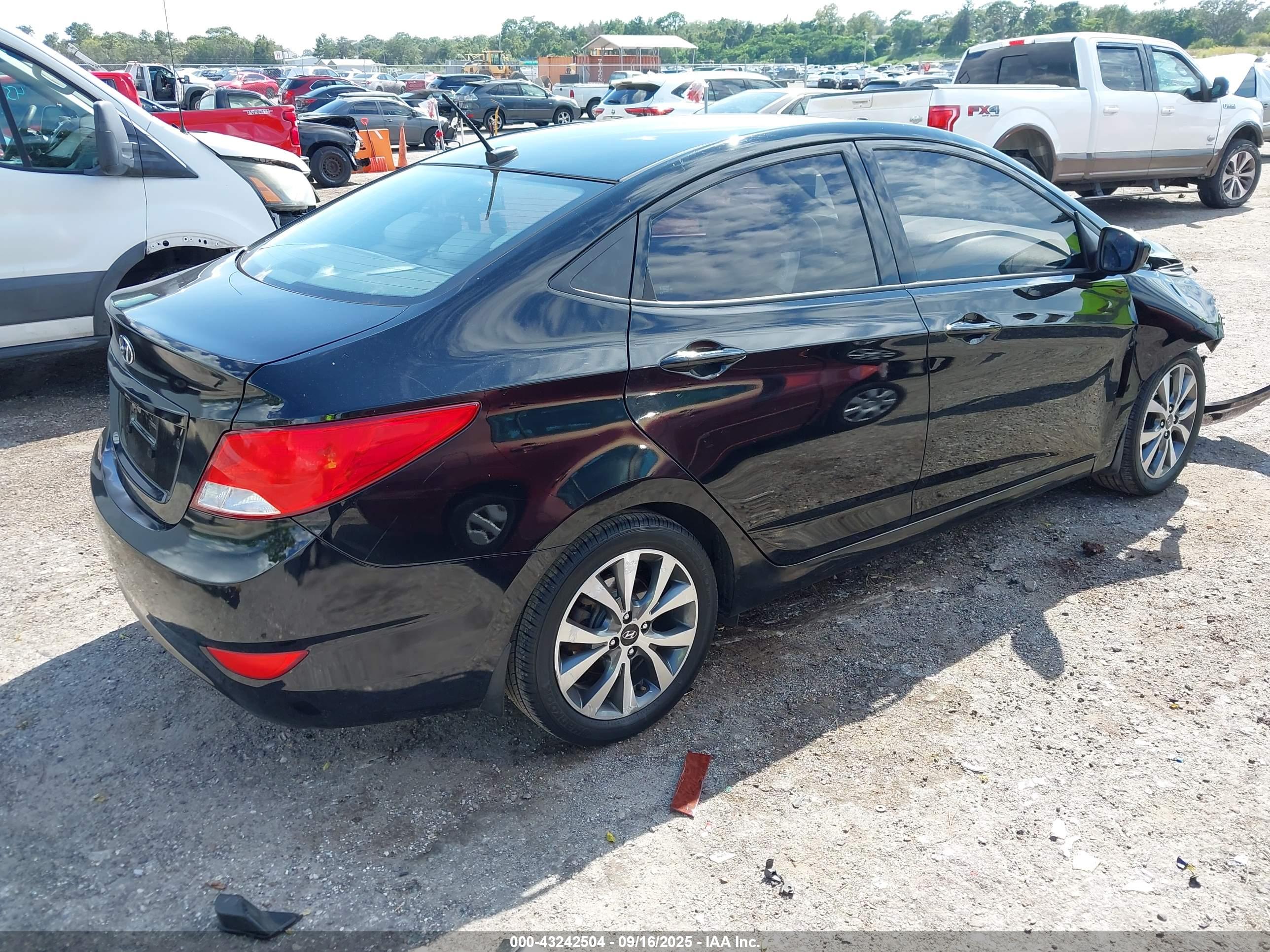 HYUNDAI ACCENT image 4