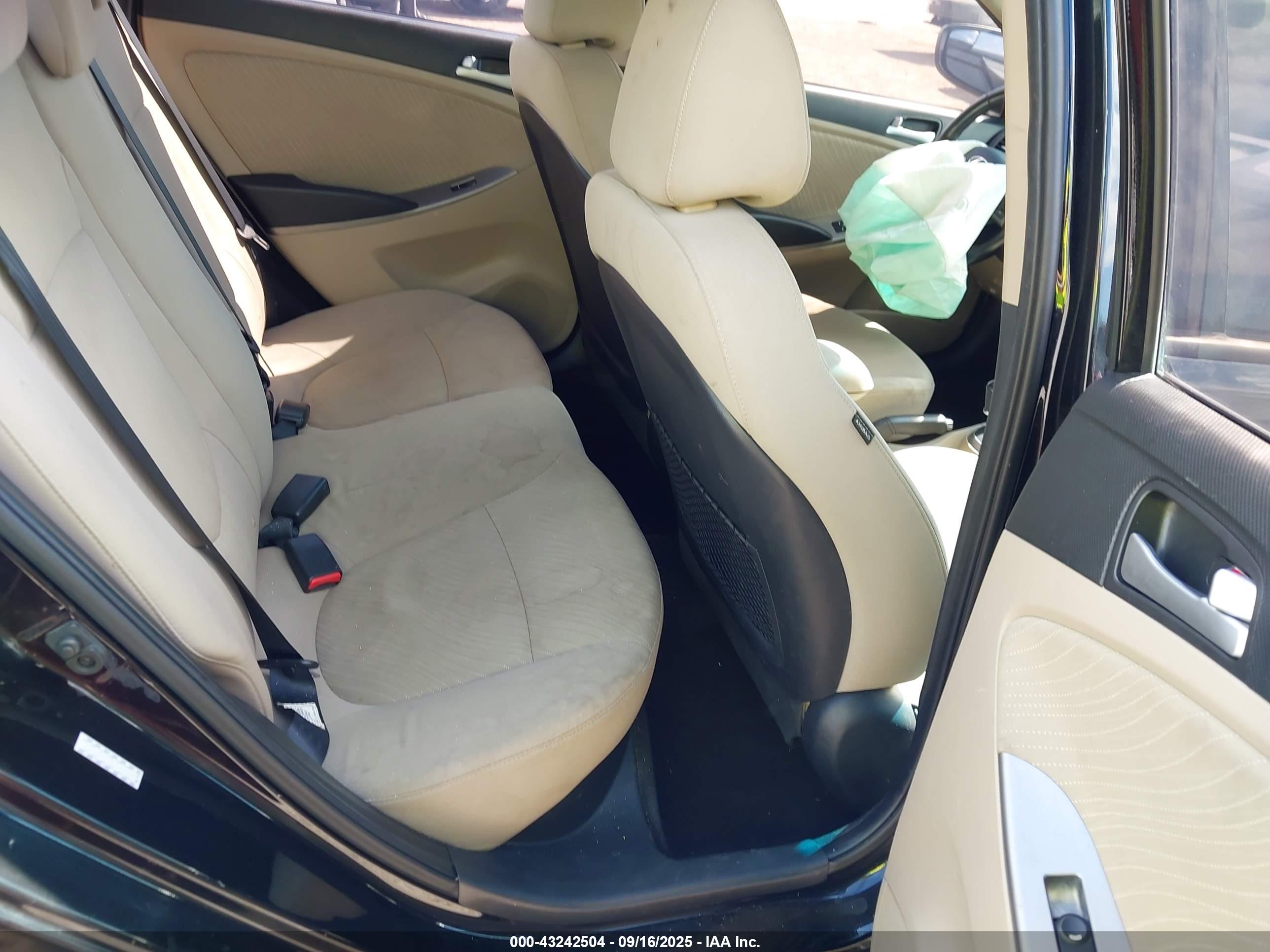 HYUNDAI ACCENT image 8