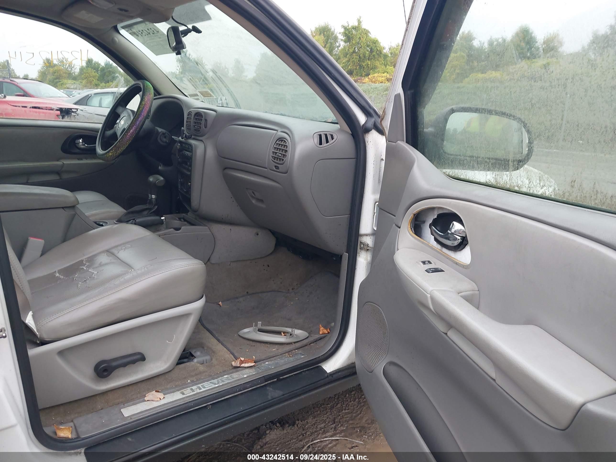 CHEVROLET TRAILBLAZER image 5