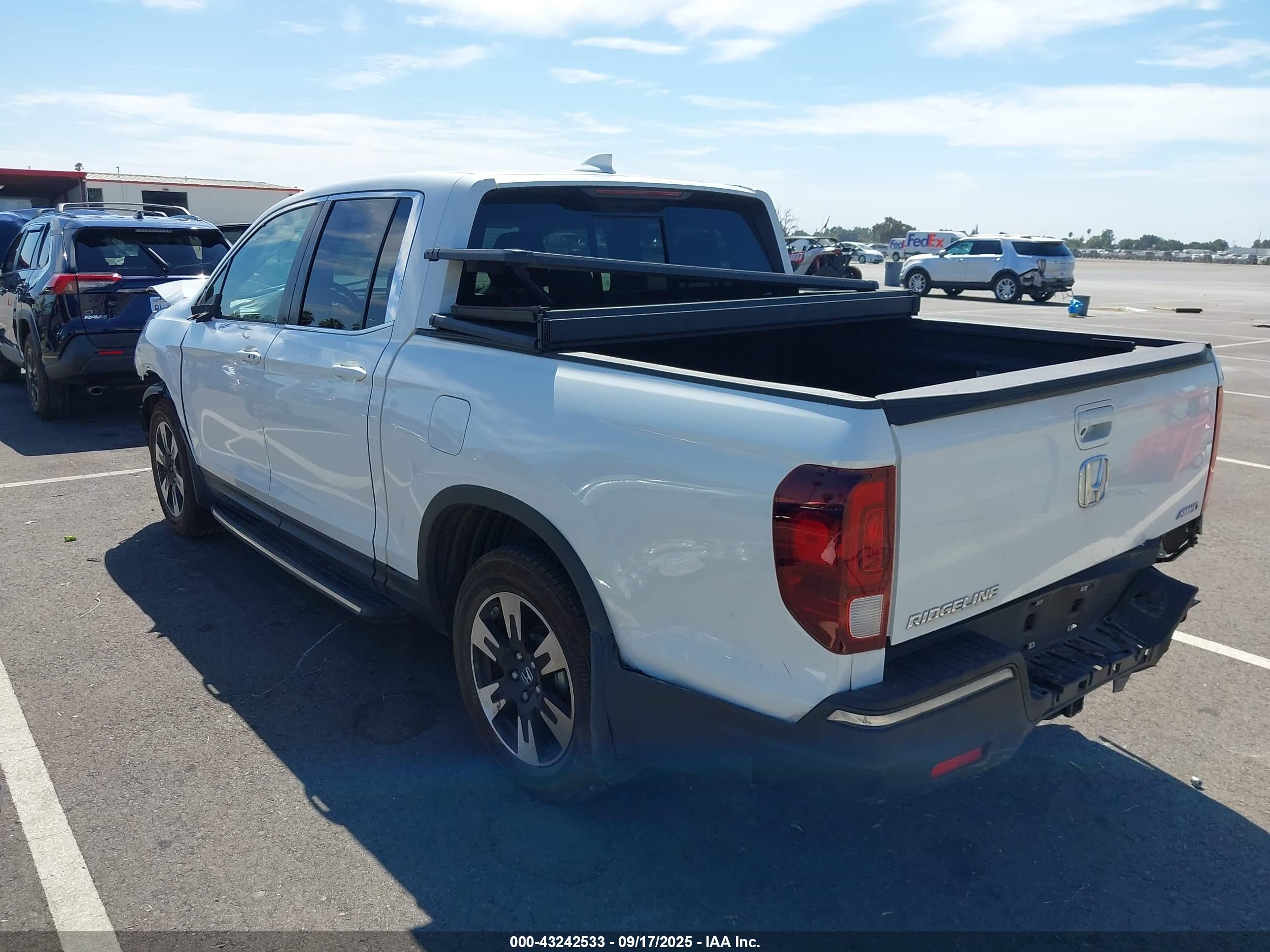 HONDA RIDGELINE image 3
