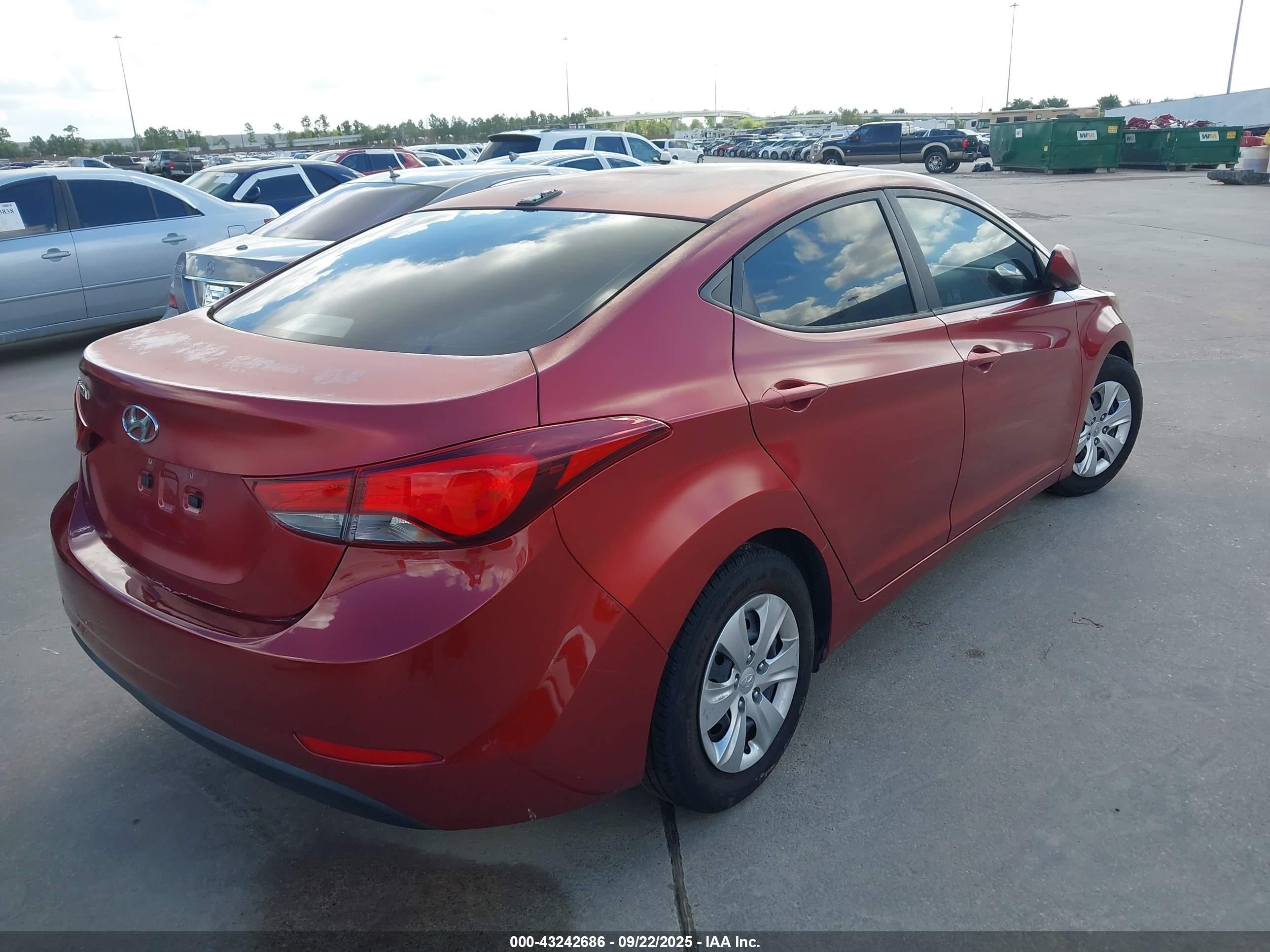 HYUNDAI ELANTRA image 4