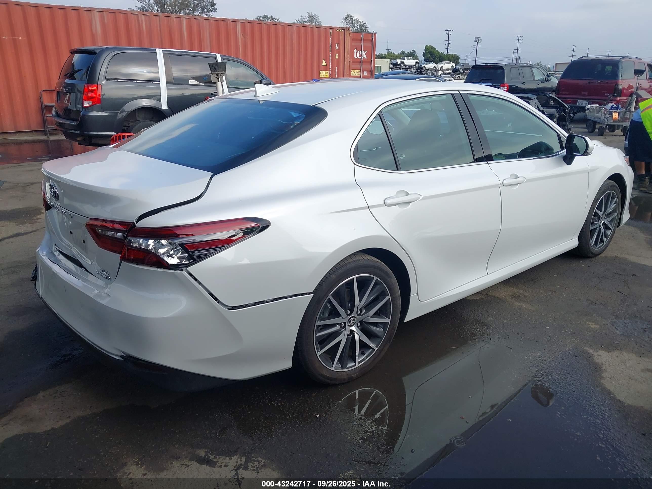 TOYOTA CAMRY image 4