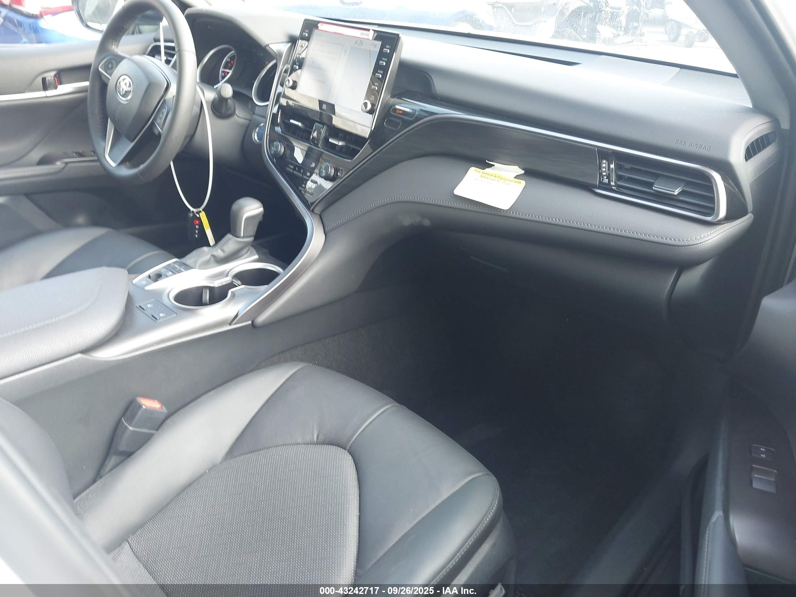 TOYOTA CAMRY image 5