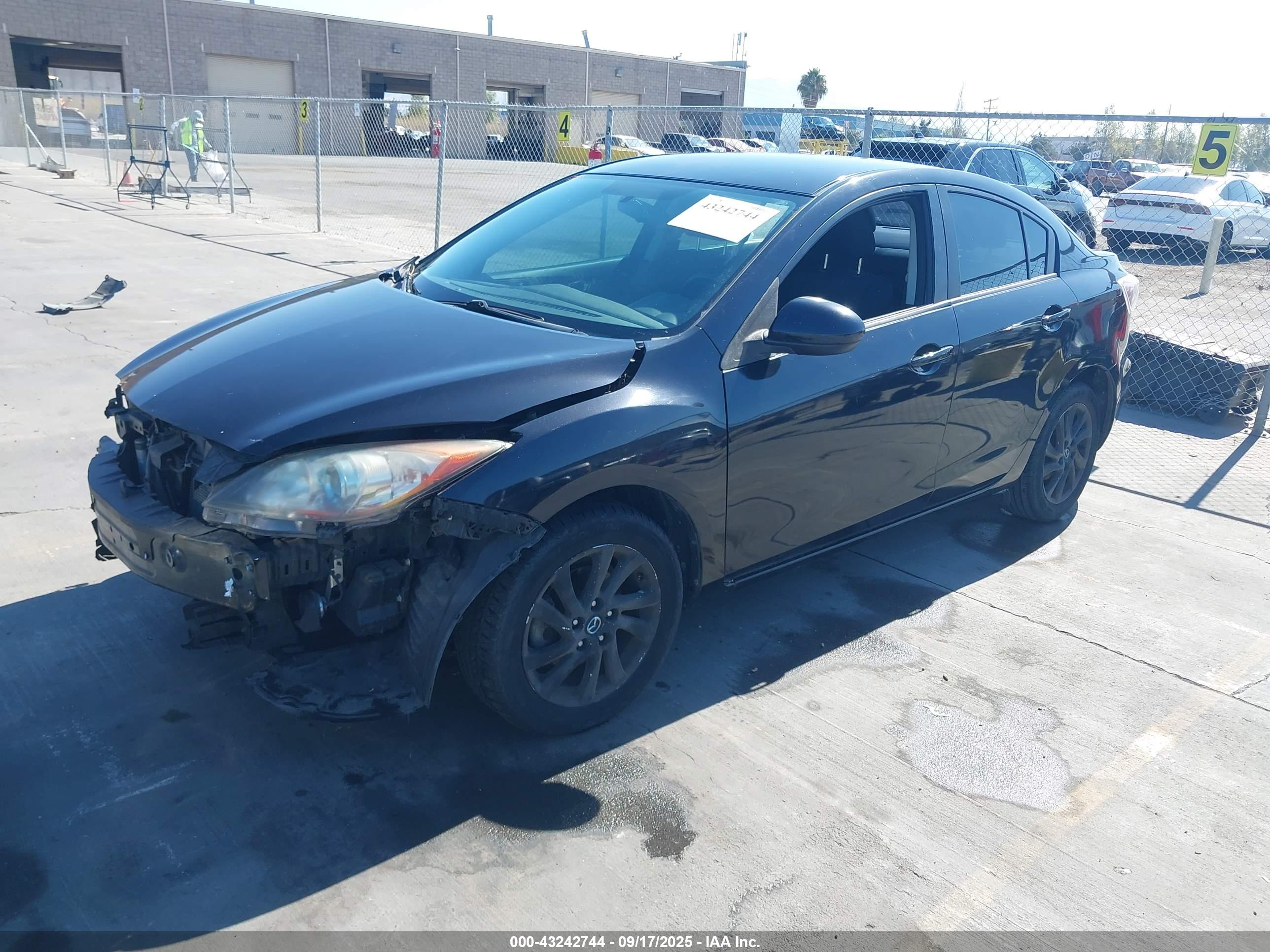 MAZDA MAZDA3 image 2