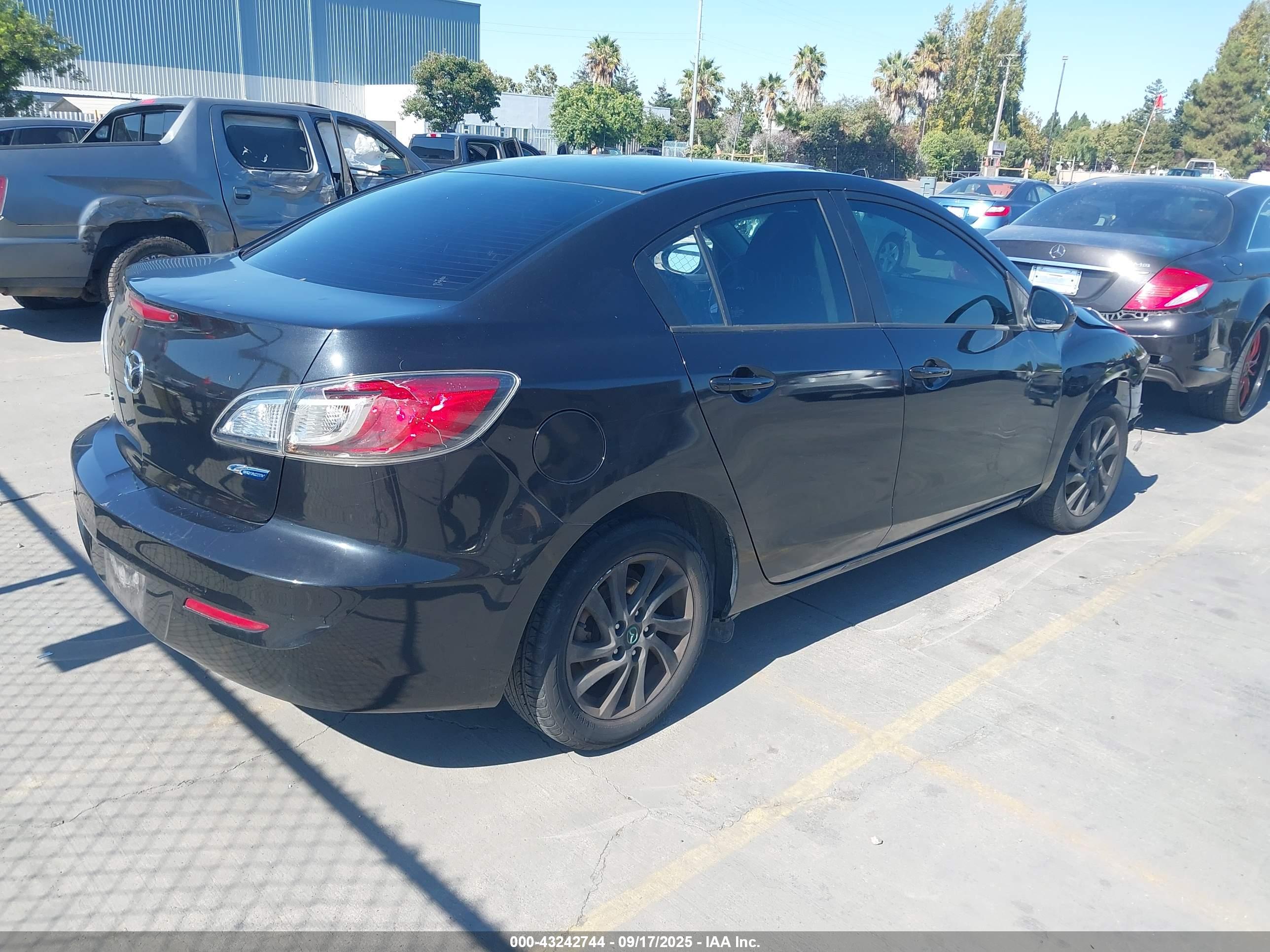 MAZDA MAZDA3 image 4