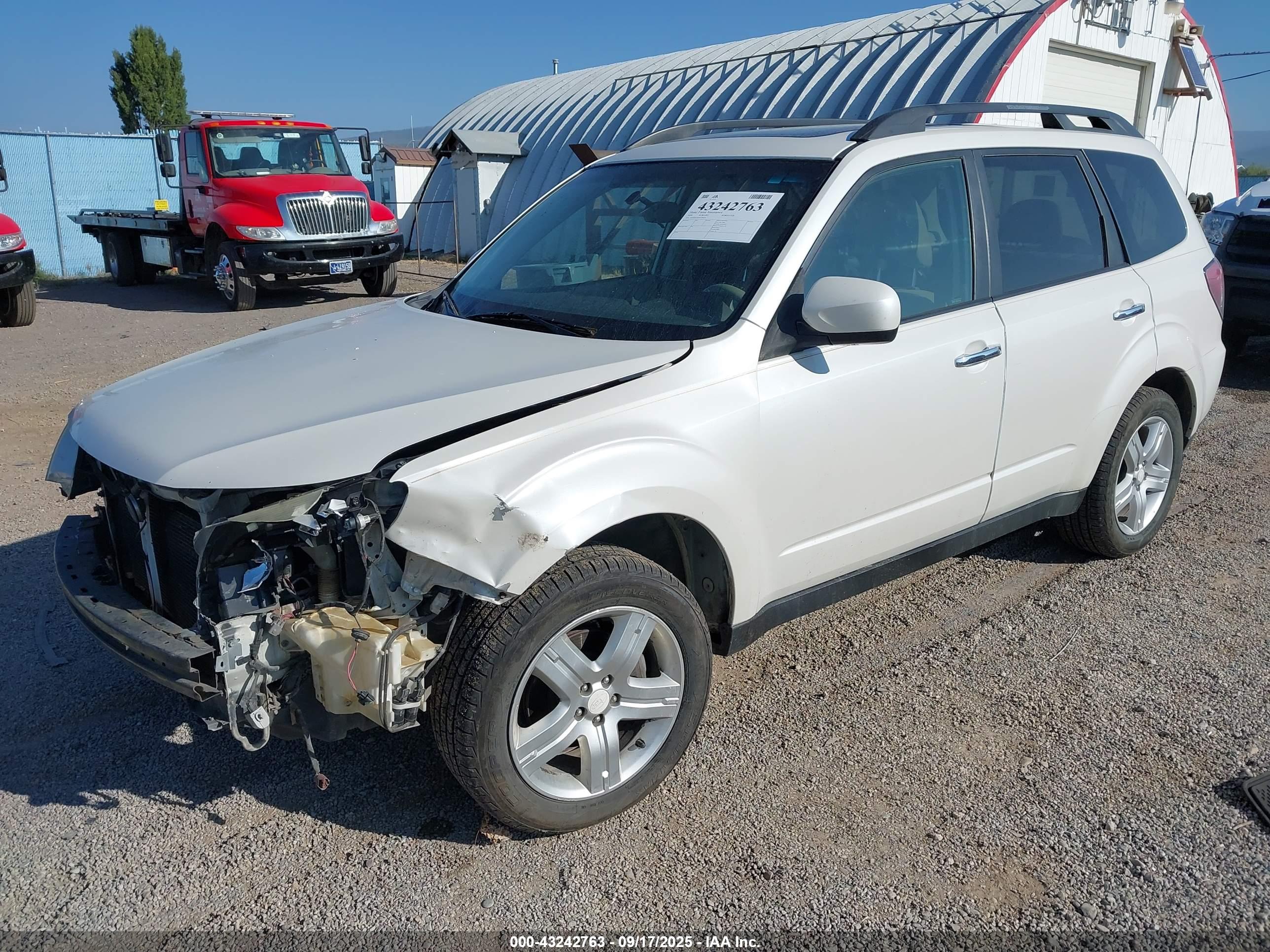 SUBARU FORESTER image 2