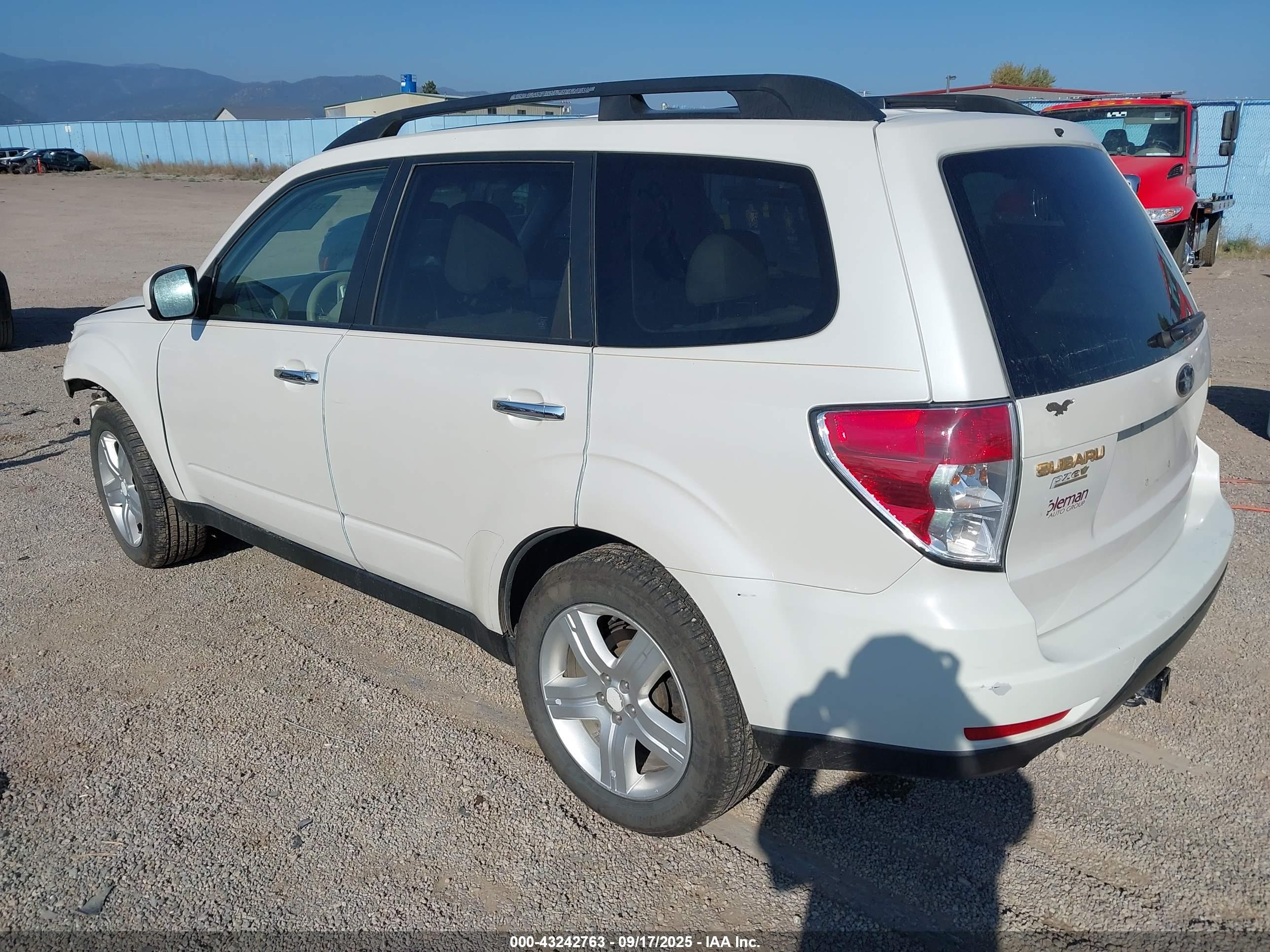SUBARU FORESTER image 3