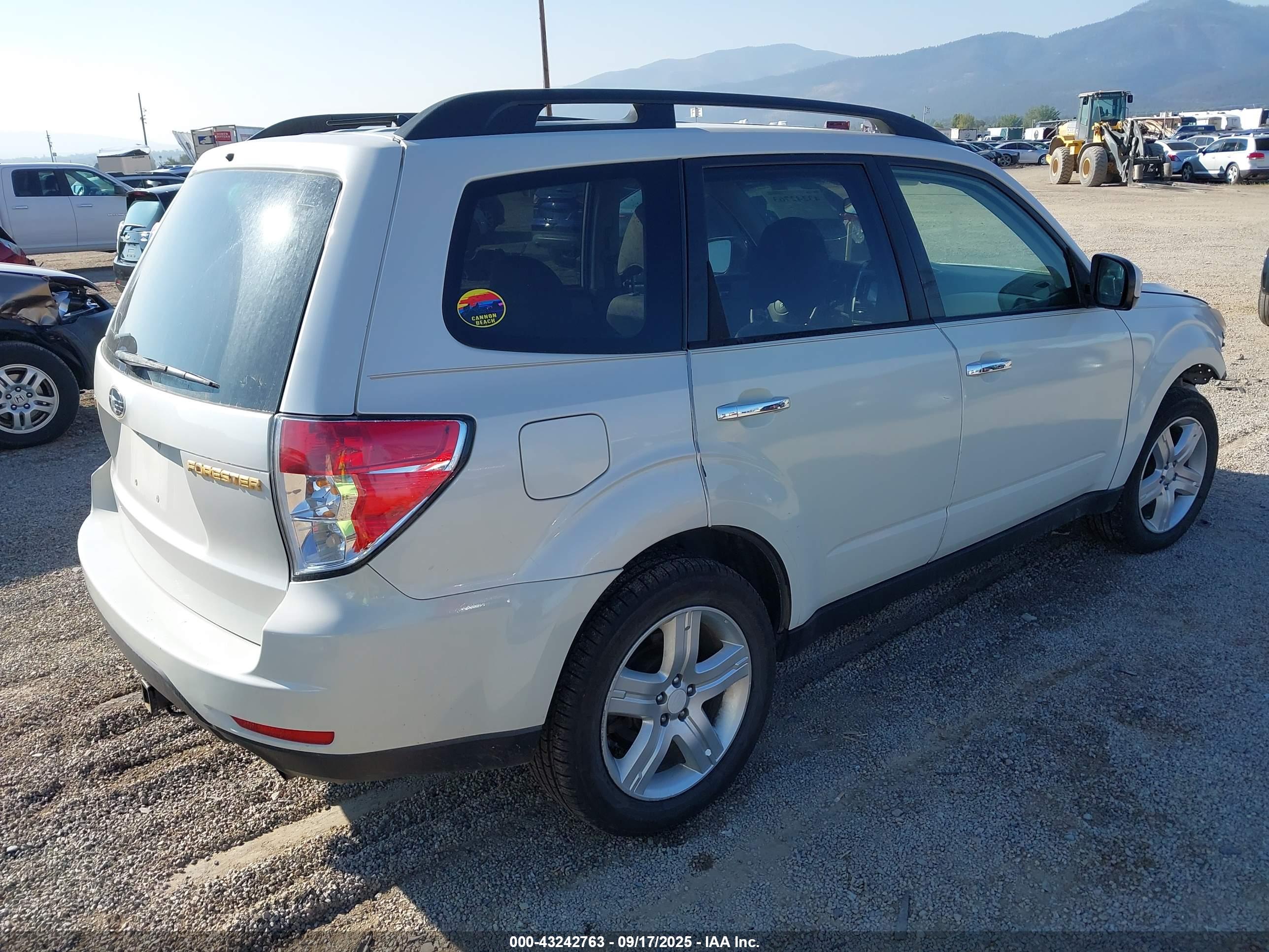 SUBARU FORESTER image 4