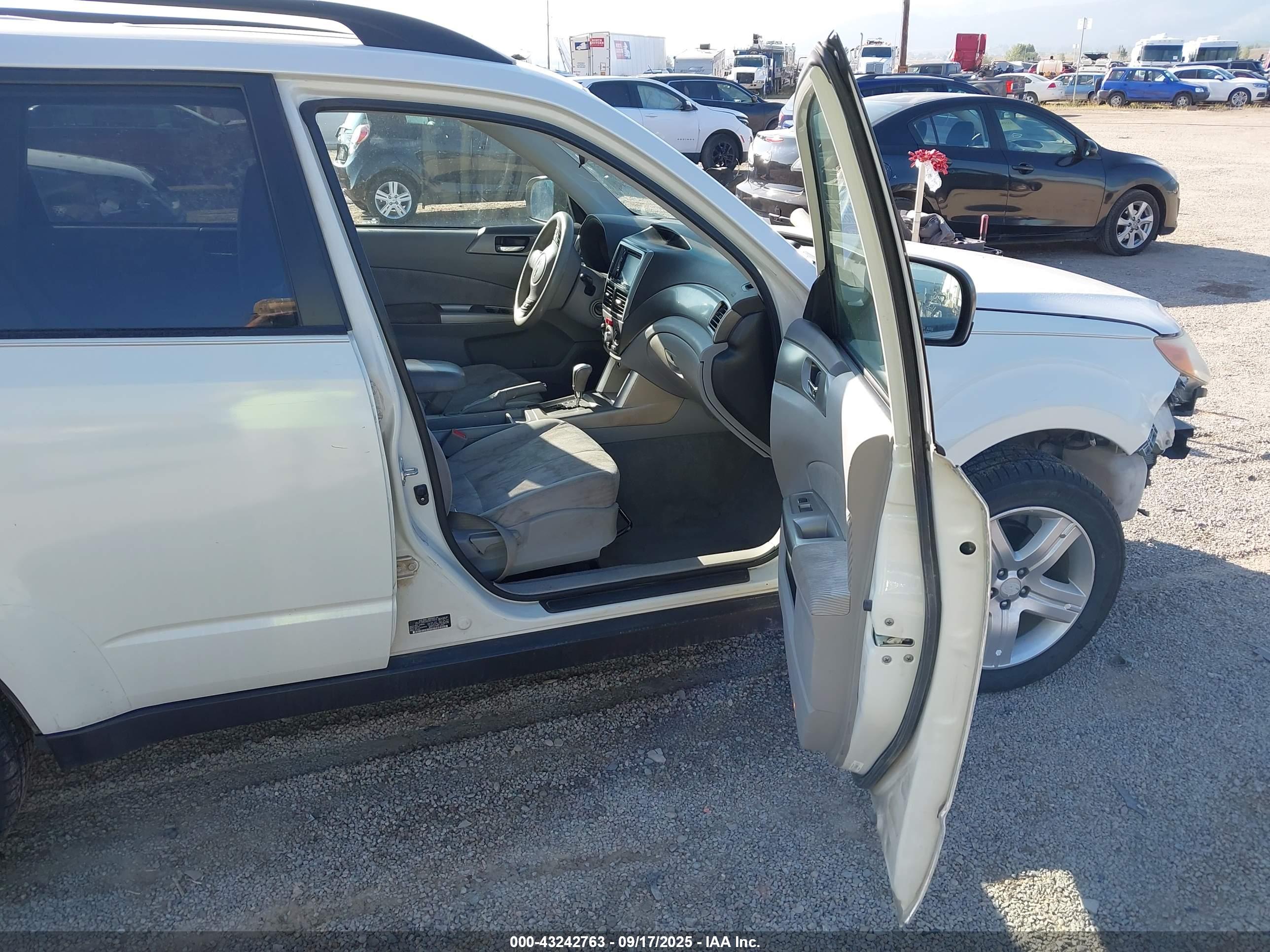 SUBARU FORESTER image 5