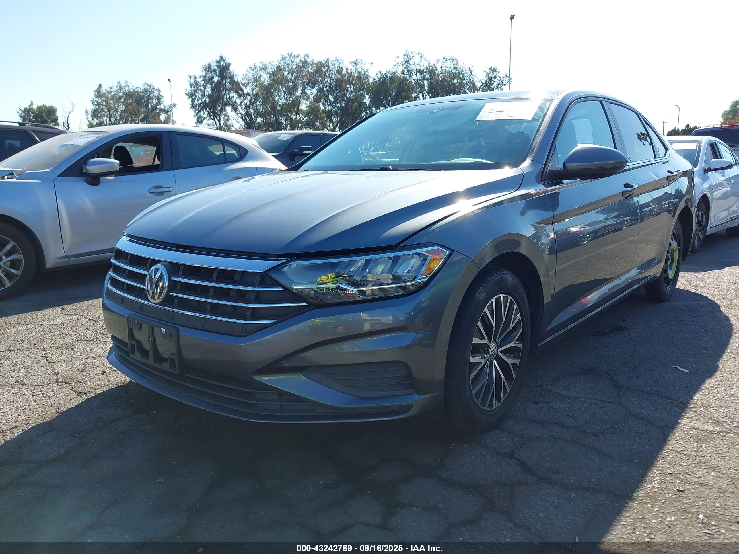 VOLKSWAGEN JETTA image 2