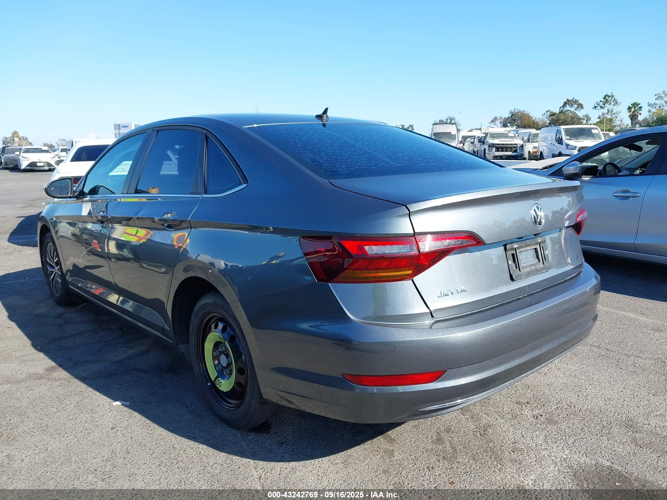 VOLKSWAGEN JETTA image 3
