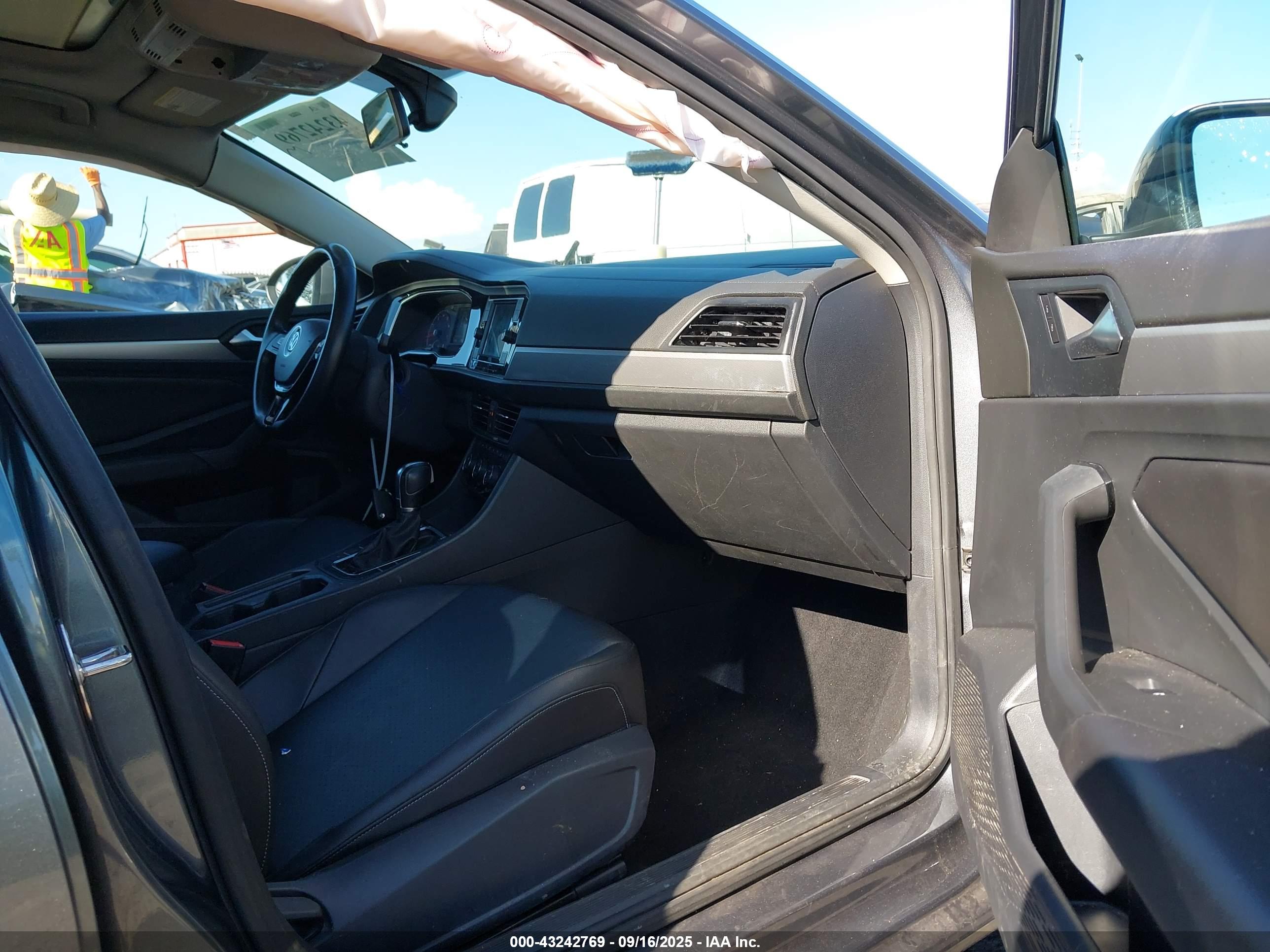 VOLKSWAGEN JETTA image 5