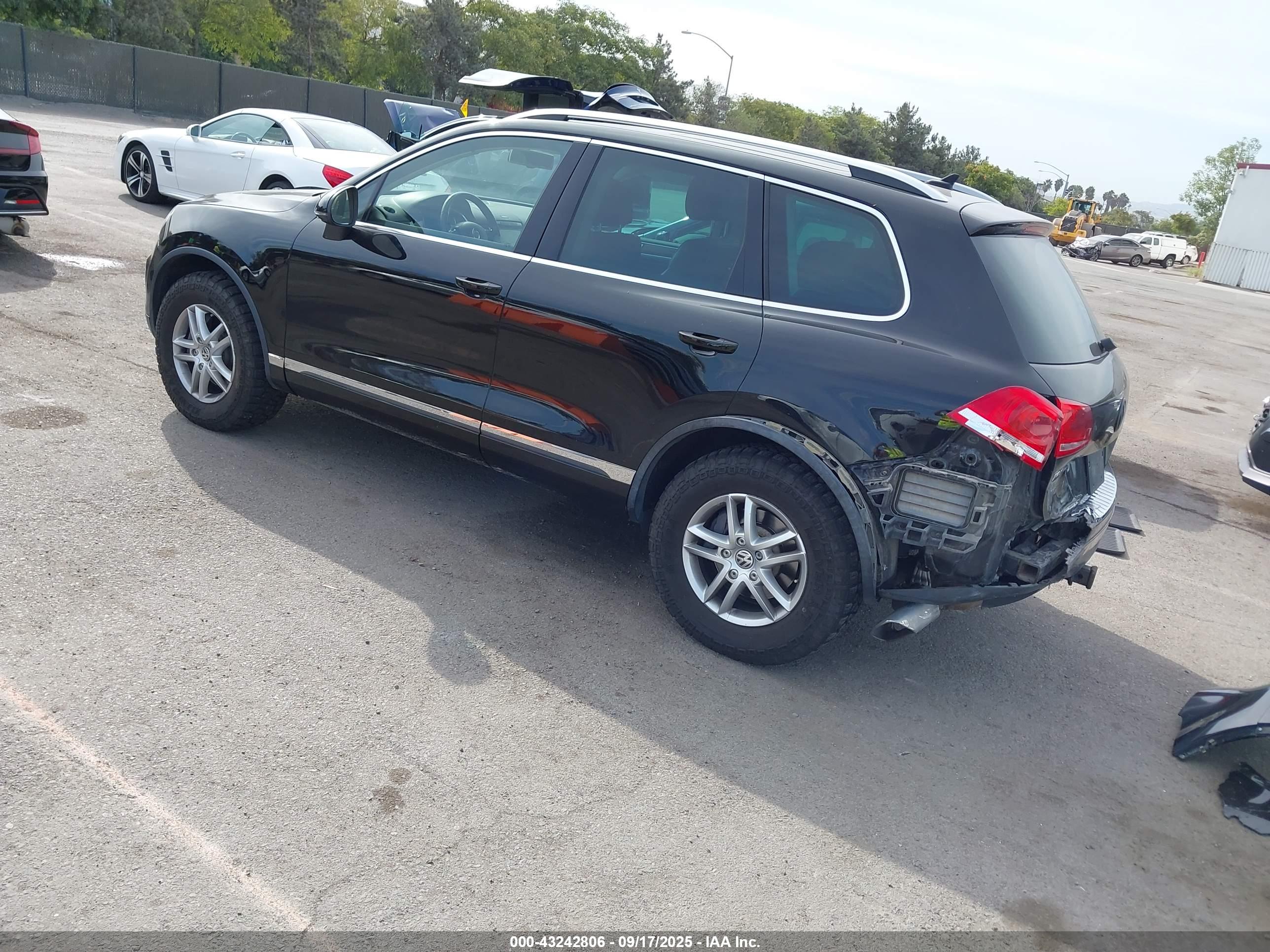 VOLKSWAGEN TOUAREG image 3