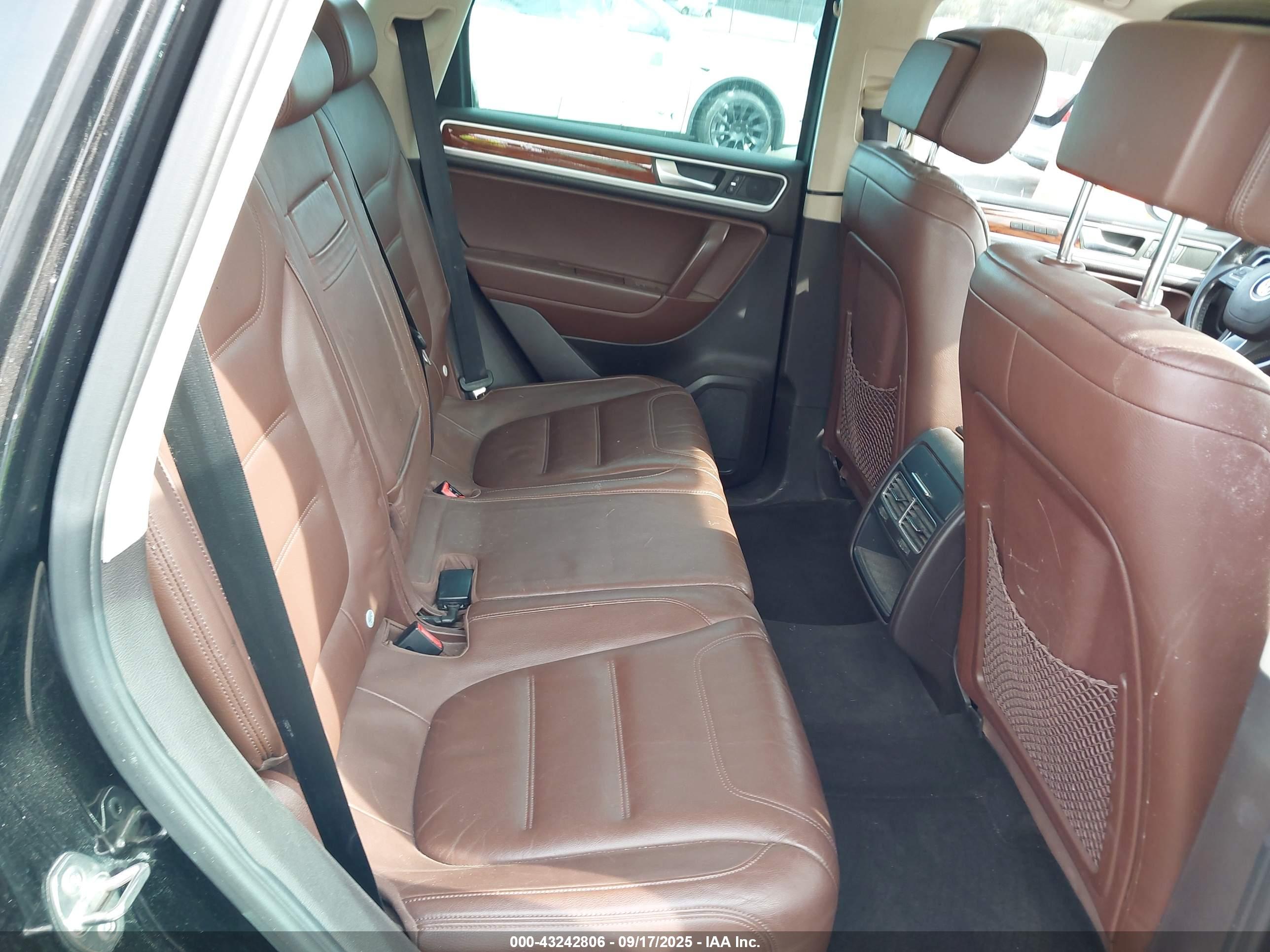 VOLKSWAGEN TOUAREG image 8
