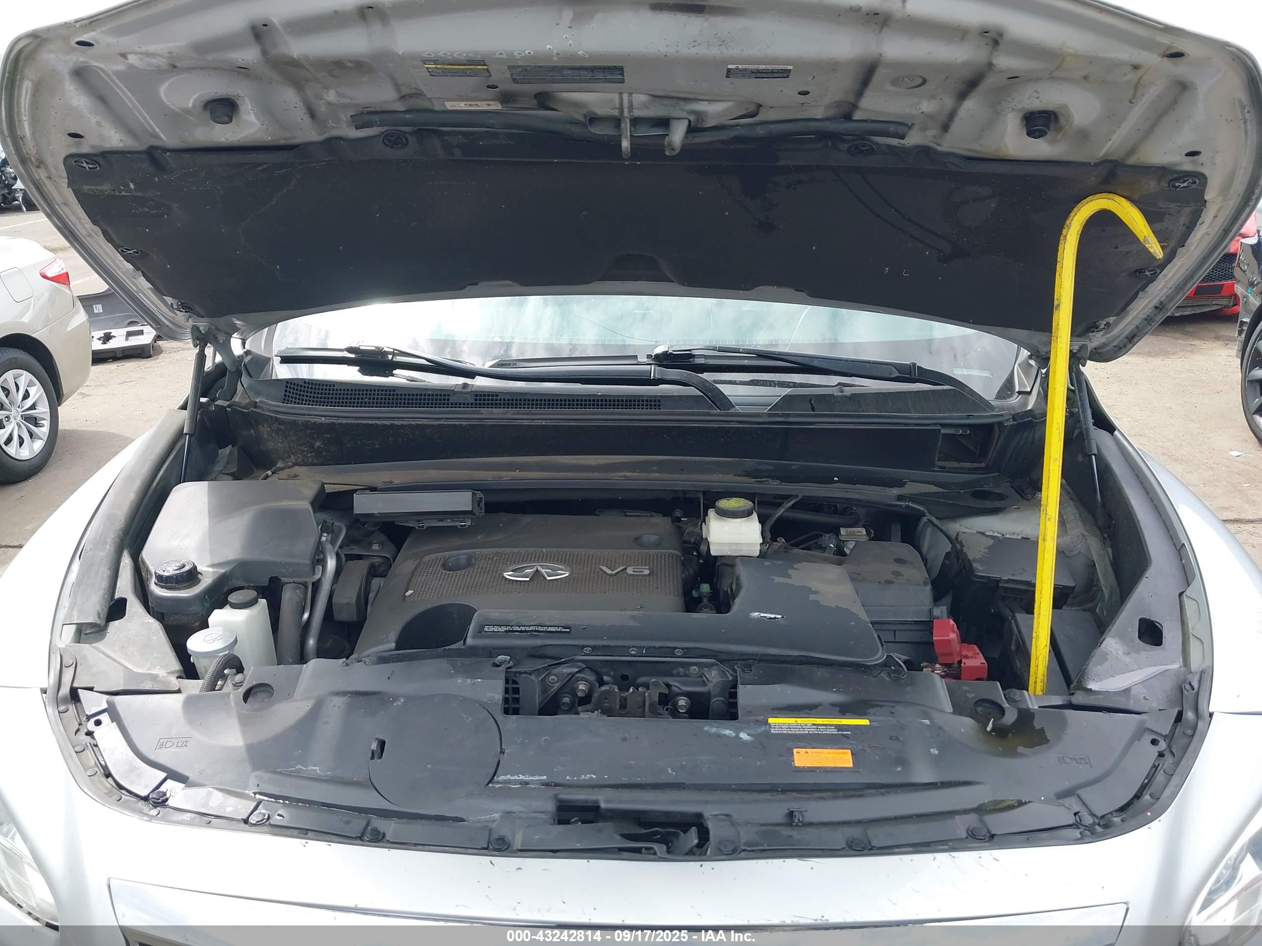 INFINITI JX35 image 10