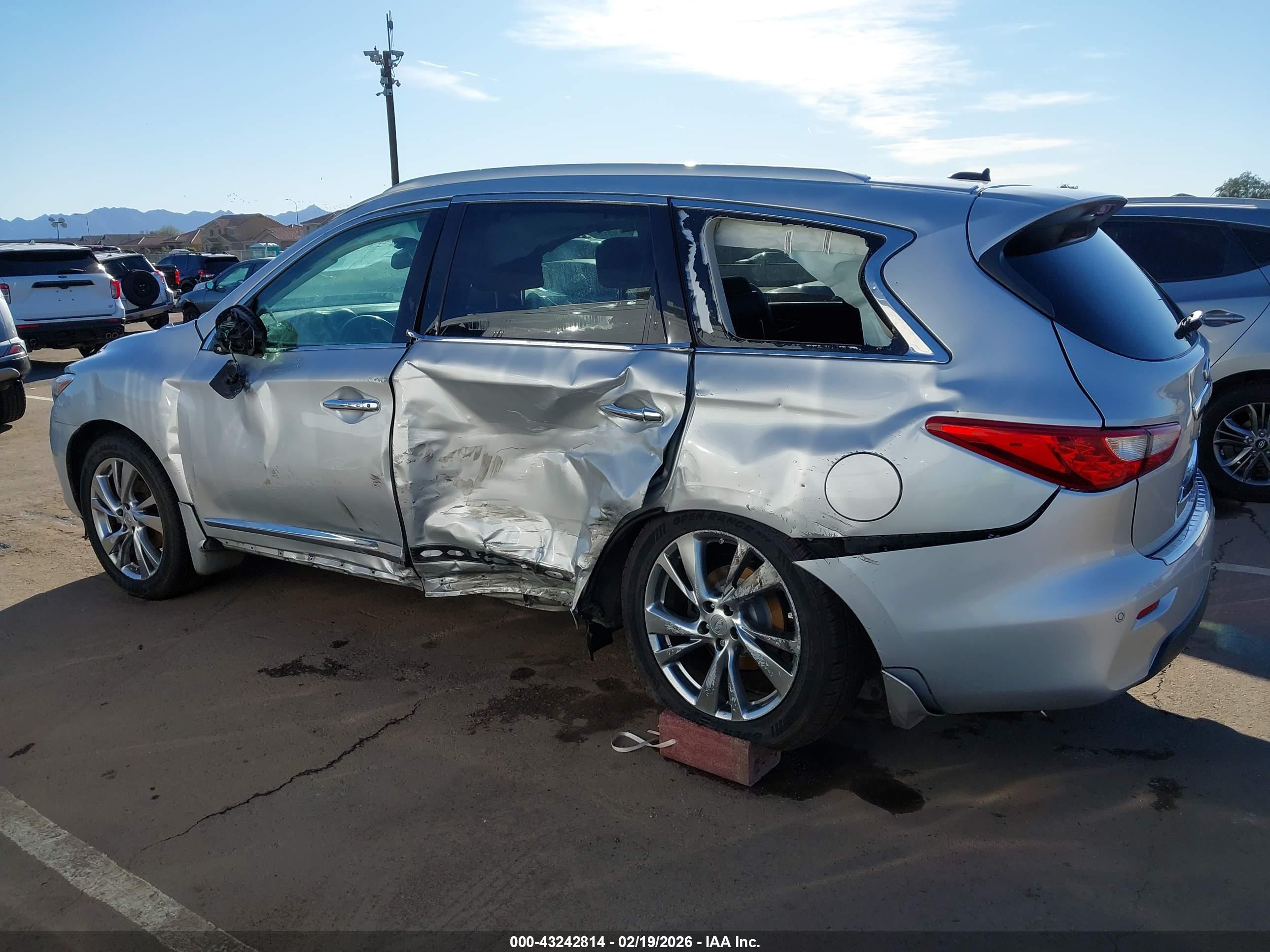 INFINITI JX35 image 6