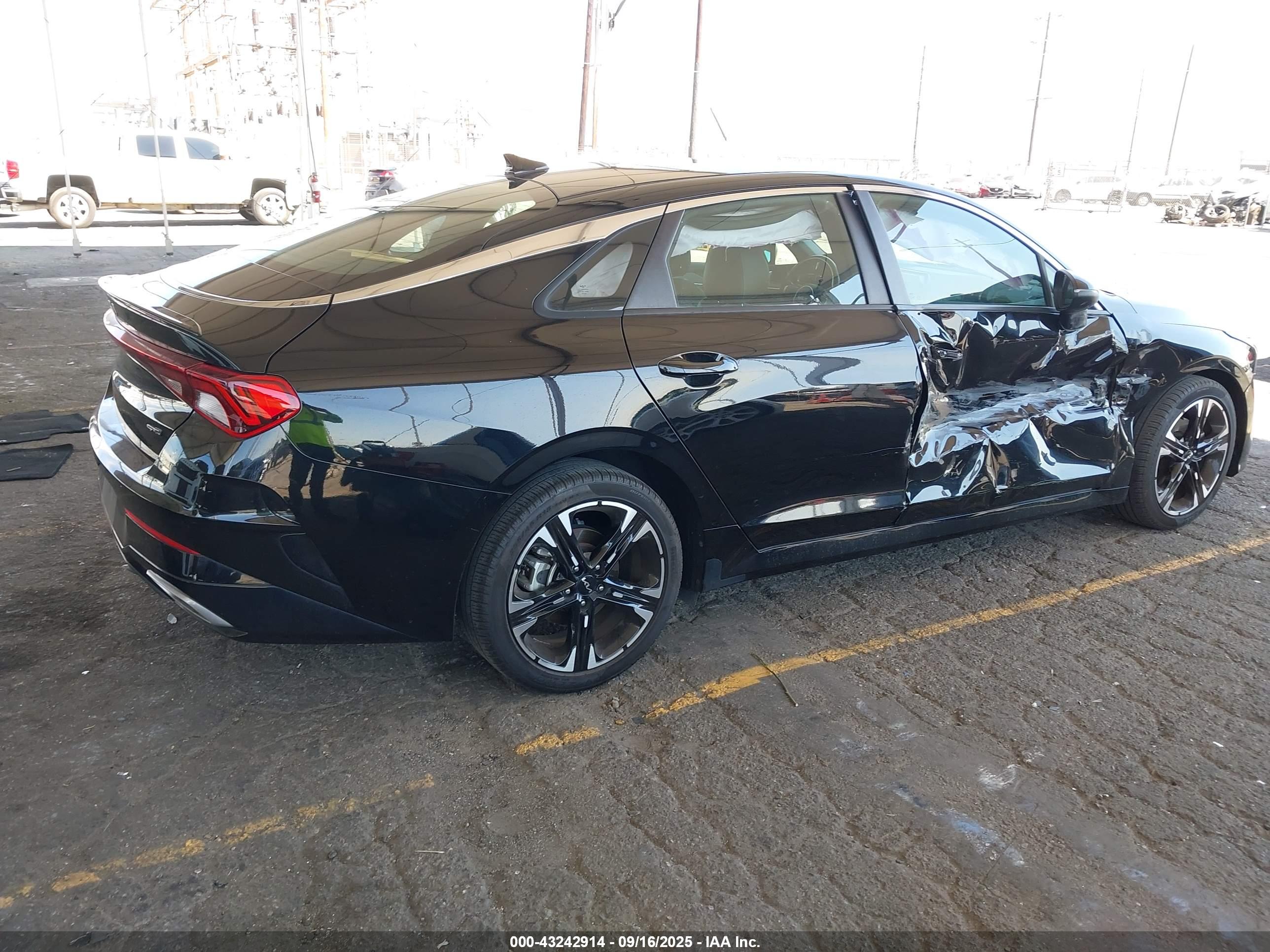 KIA K5 image 4