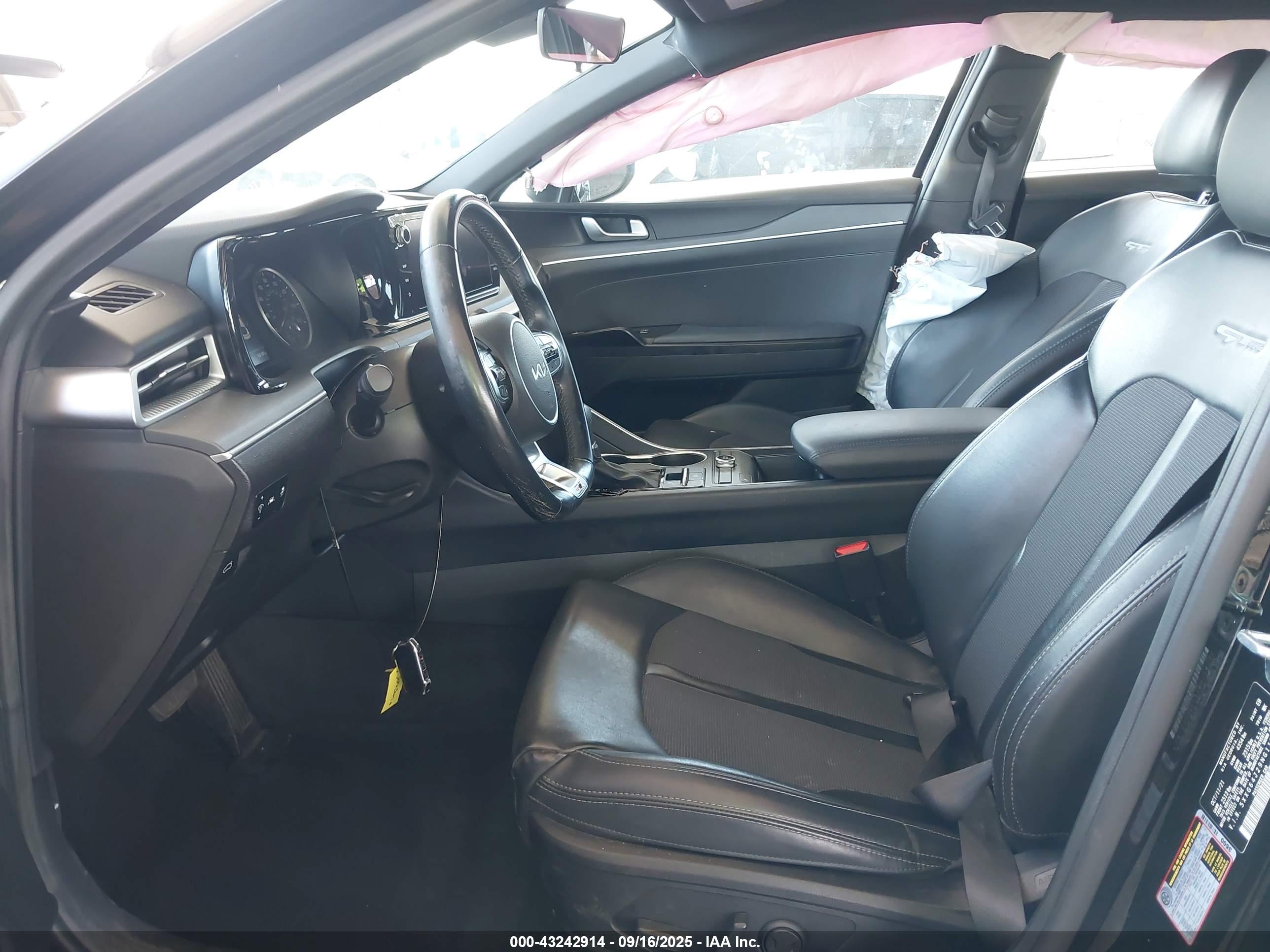 KIA K5 image 5