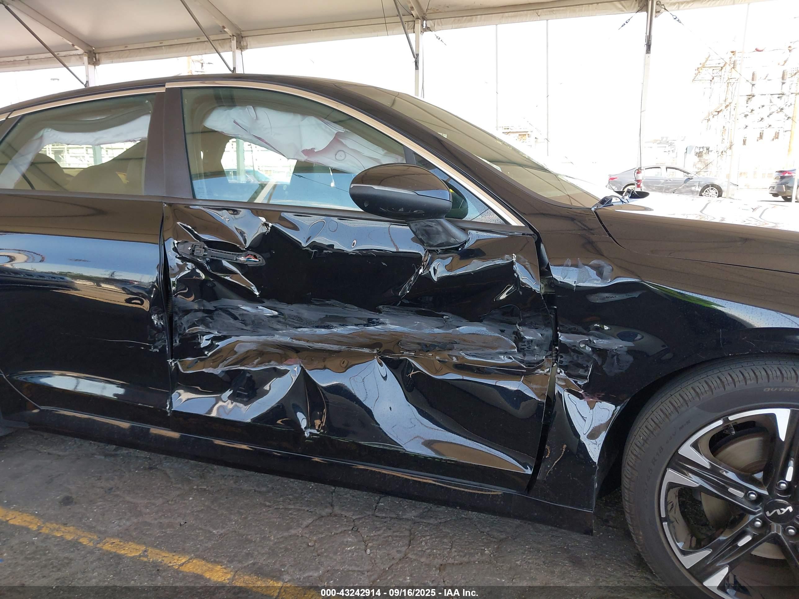 KIA K5 image 6
