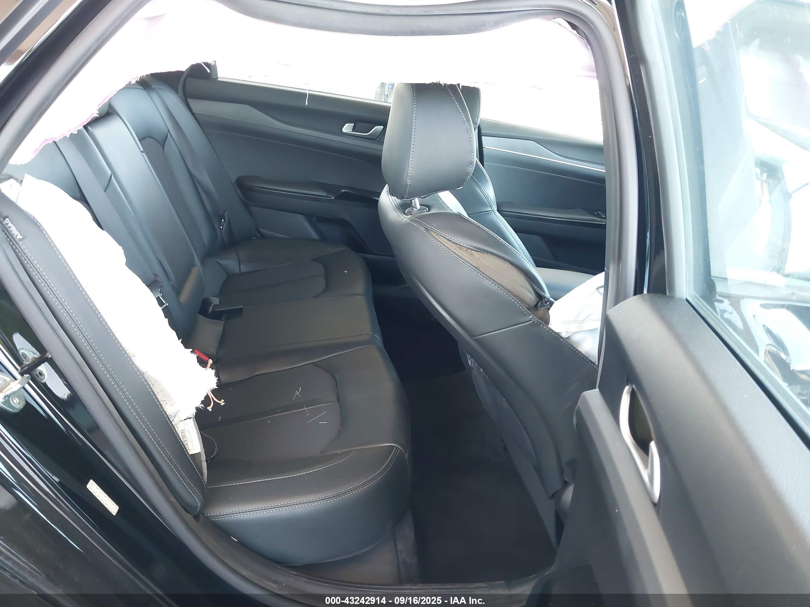 KIA K5 image 8