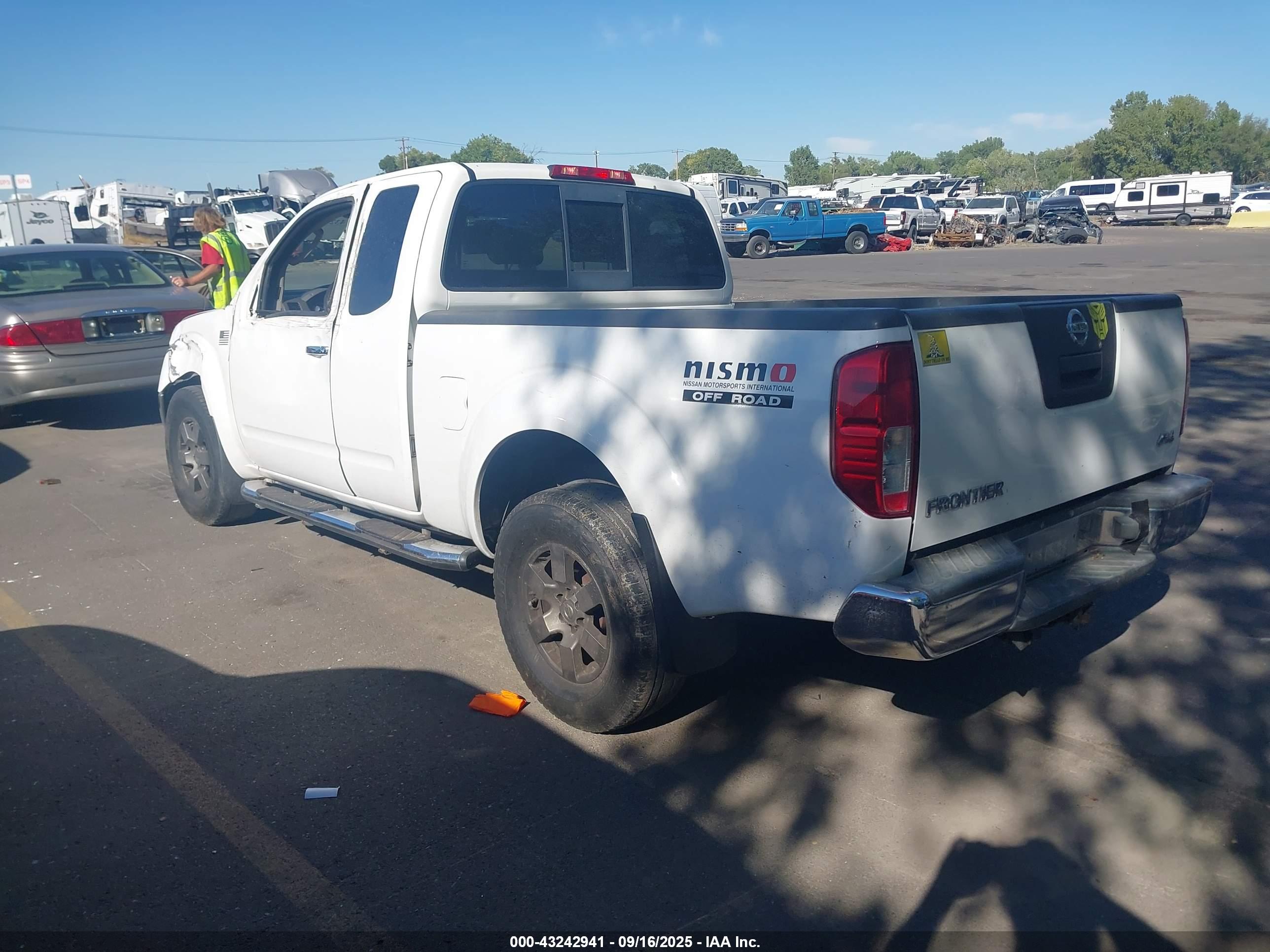 NISSAN FRONTIER image 3