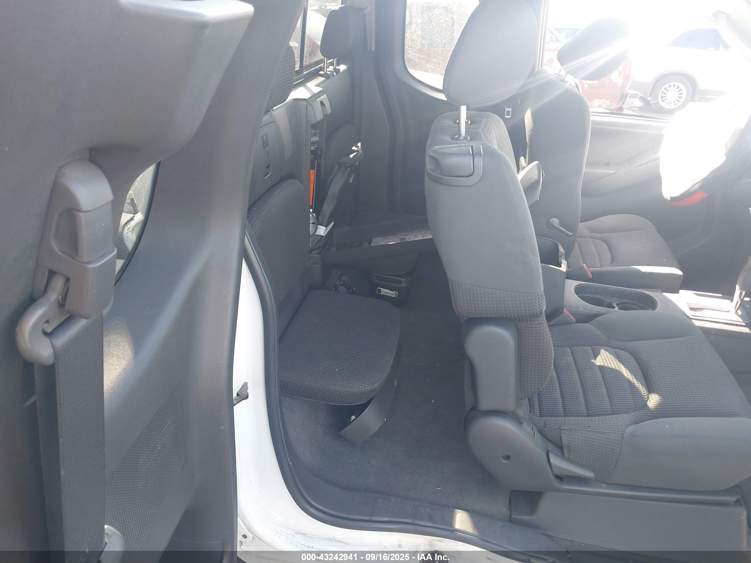 NISSAN FRONTIER image 8
