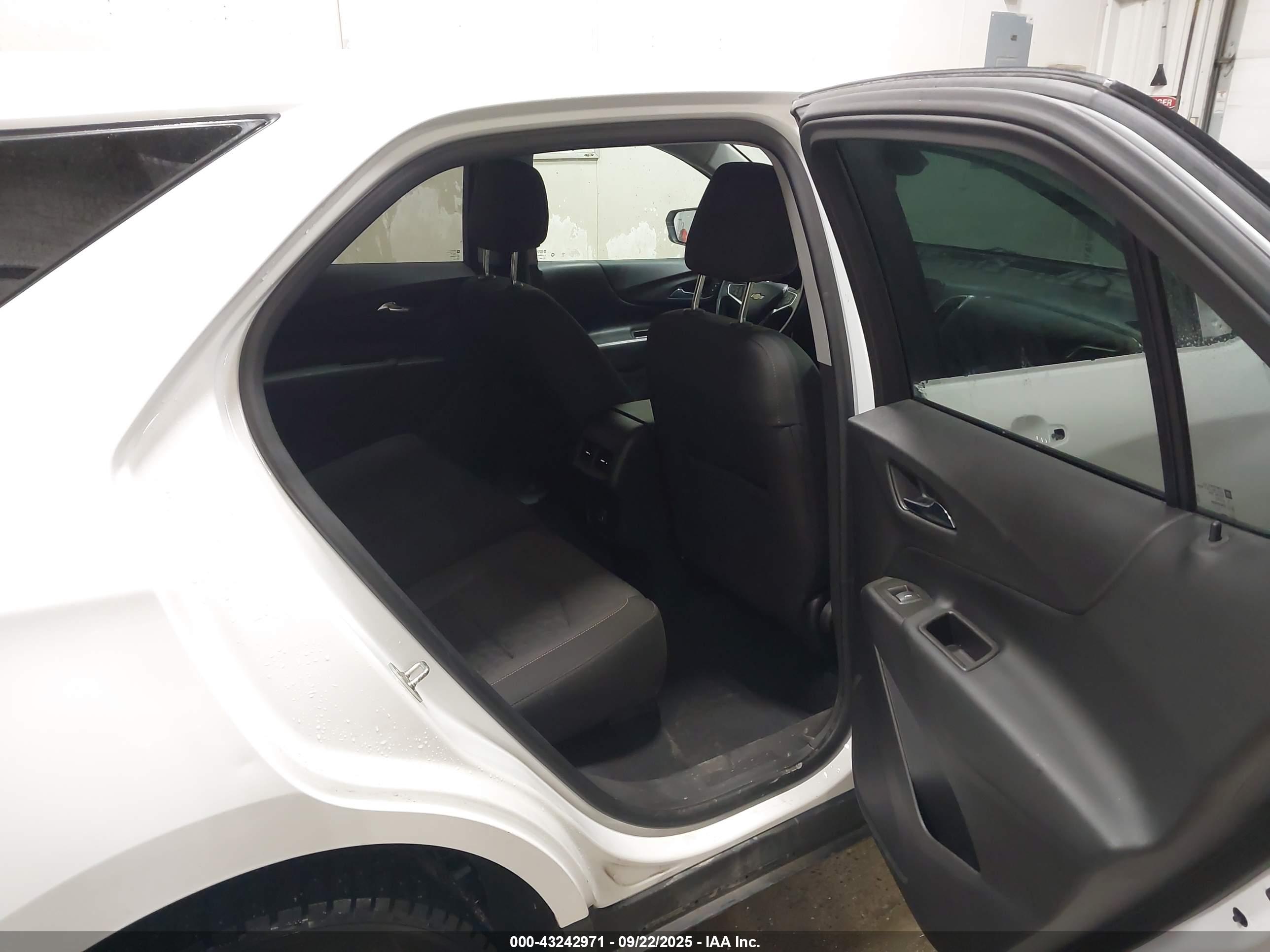 CHEVROLET EQUINOX image 8