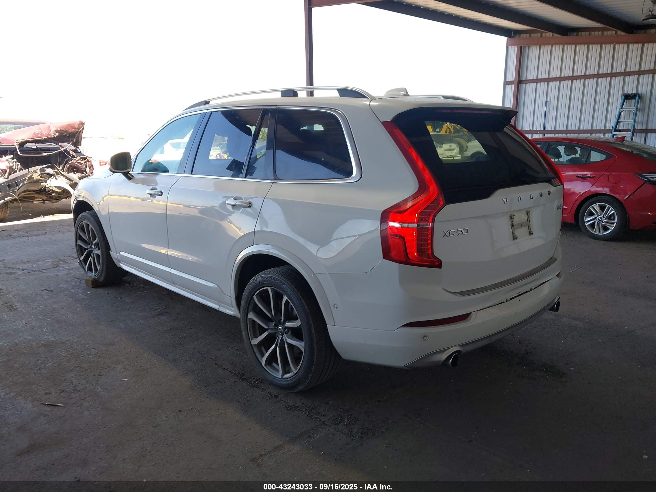 VOLVO XC90 image 3